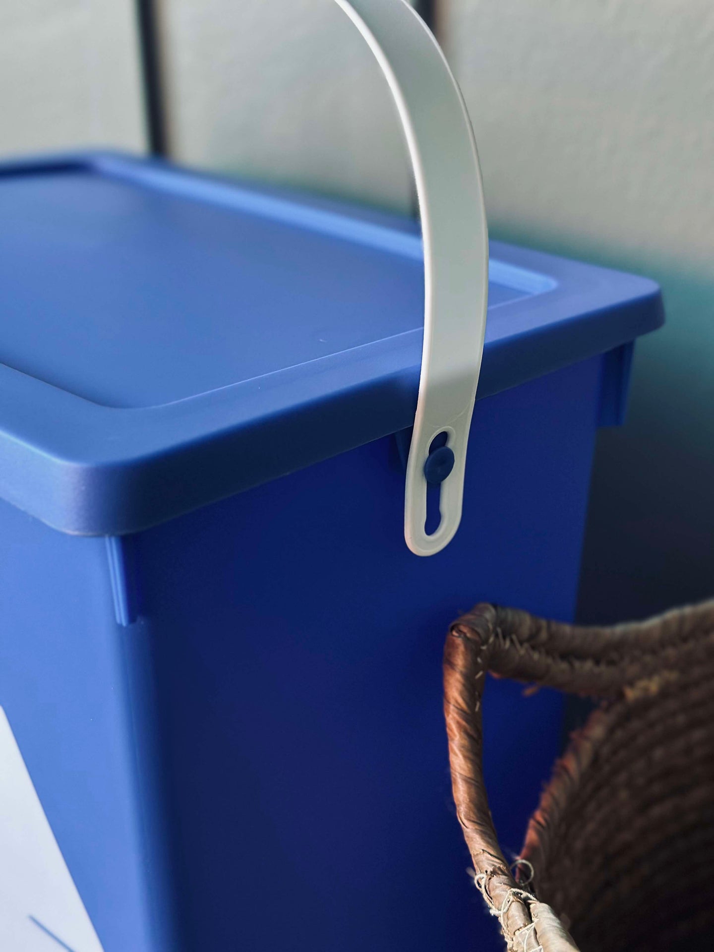 BIO Hink med lock 12 liter - BLÅ