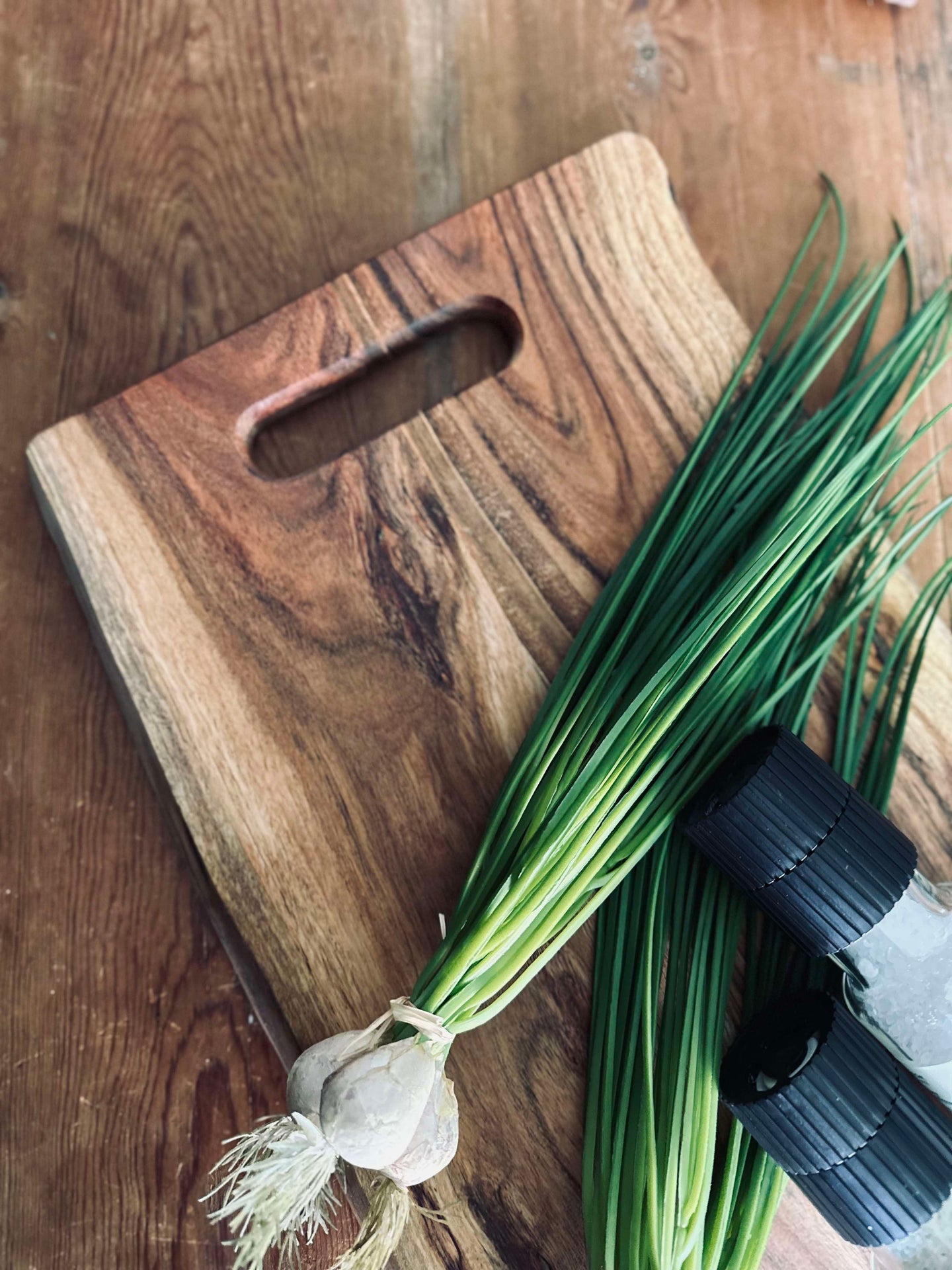 Skärbräda i oljad akaciaträ