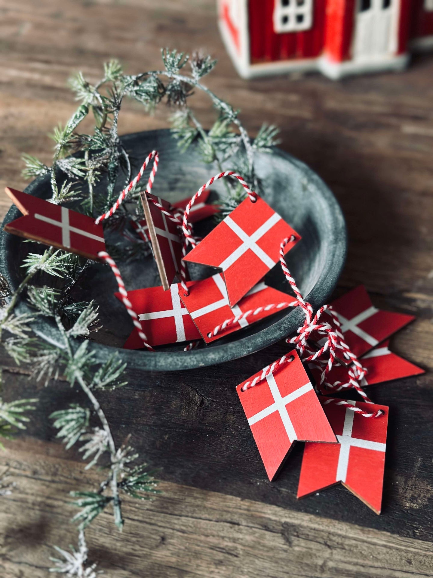 Flaggirlang i trä - 10 vimplar