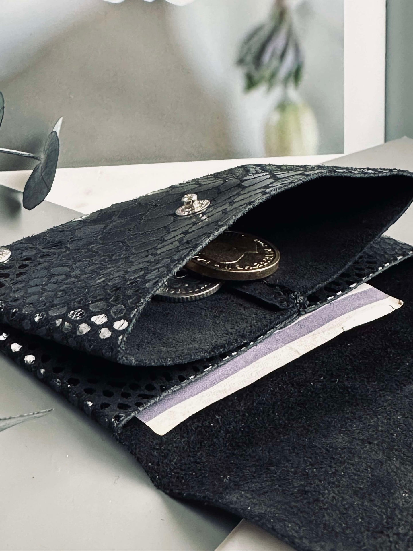 Aura liten plånbok - Svart krokodil