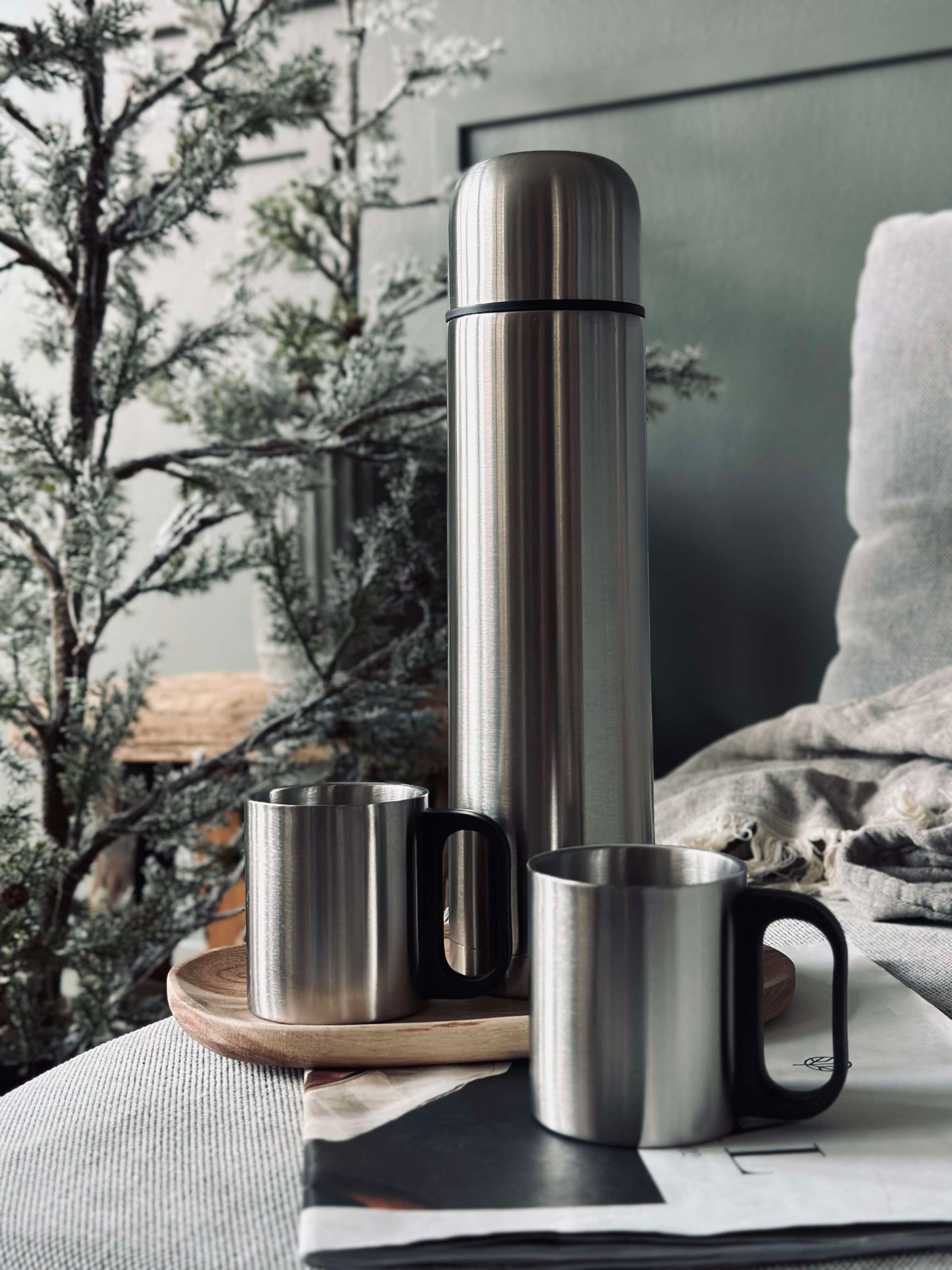 Termosflaska med 2 muggar - 1000 ml.