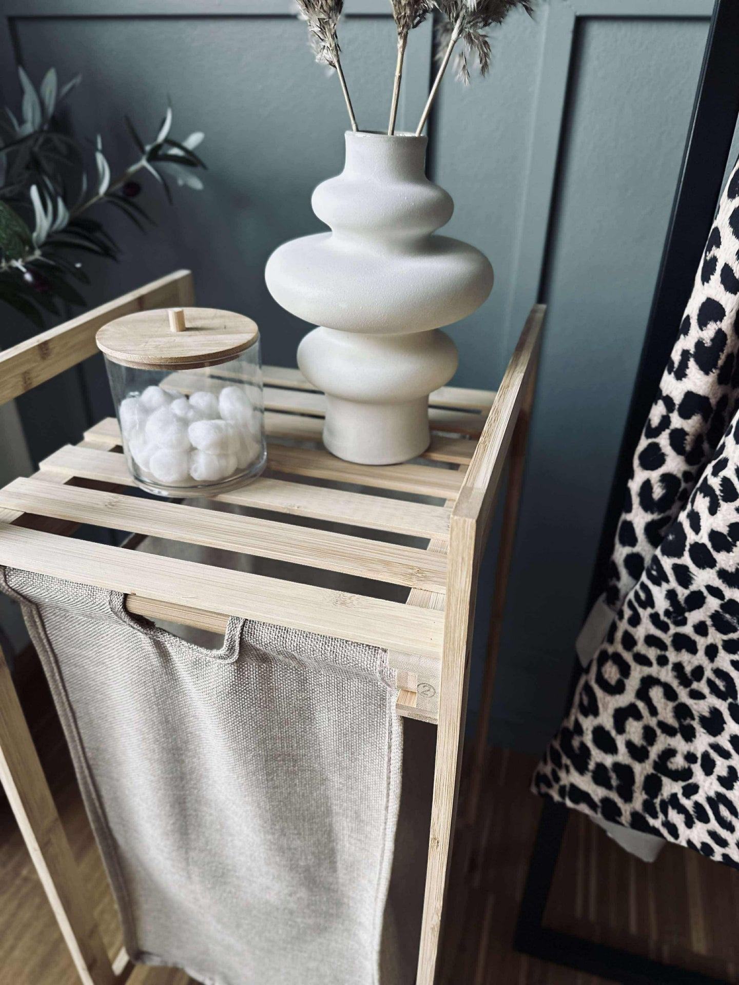 Tvättkorg med utdrag