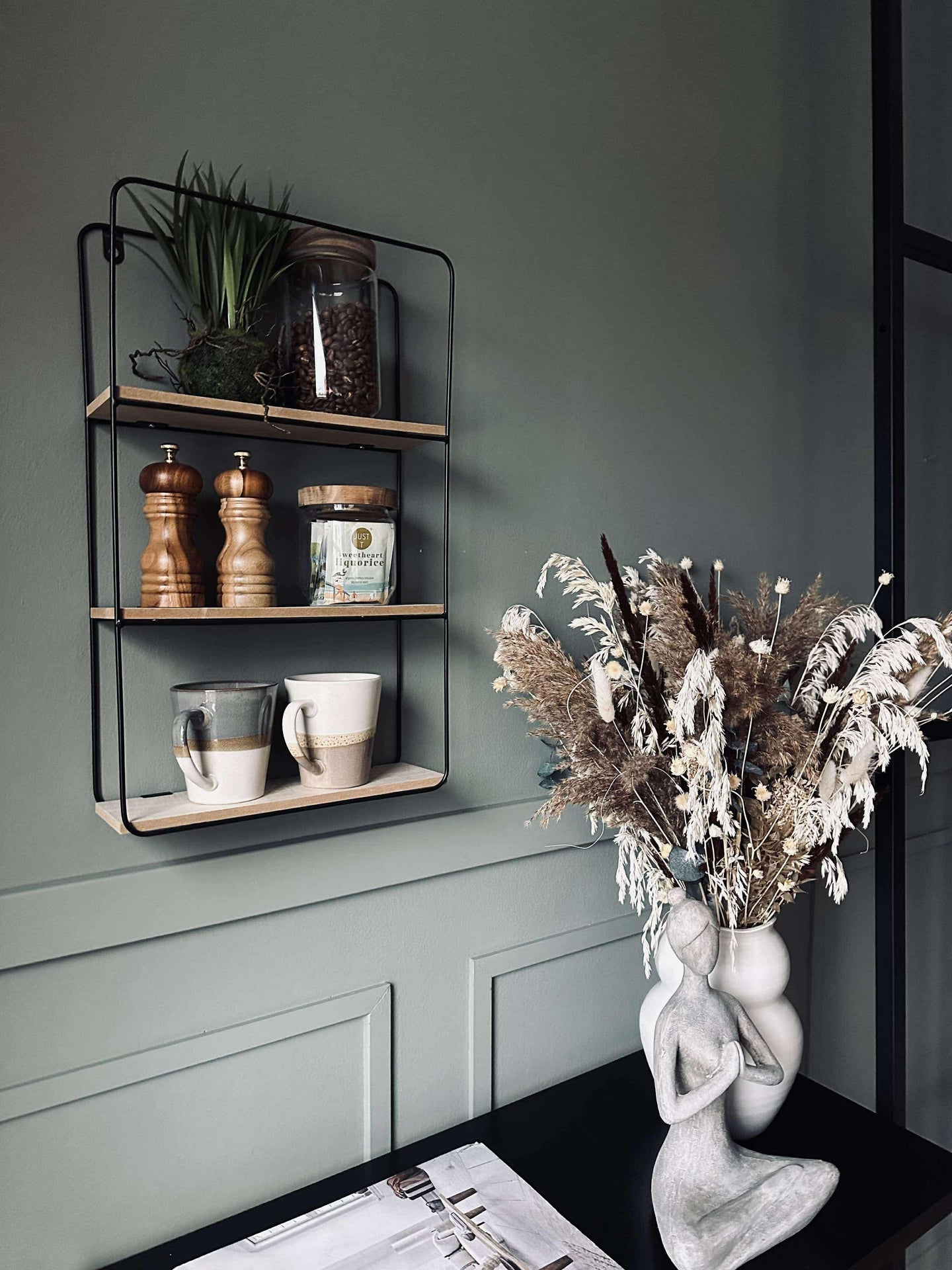 Vägghylla med 3 hyllplan