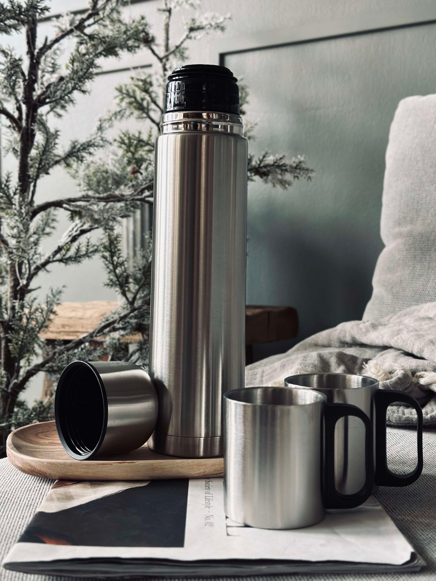 Termosflaska med 2 muggar - 1000 ml.