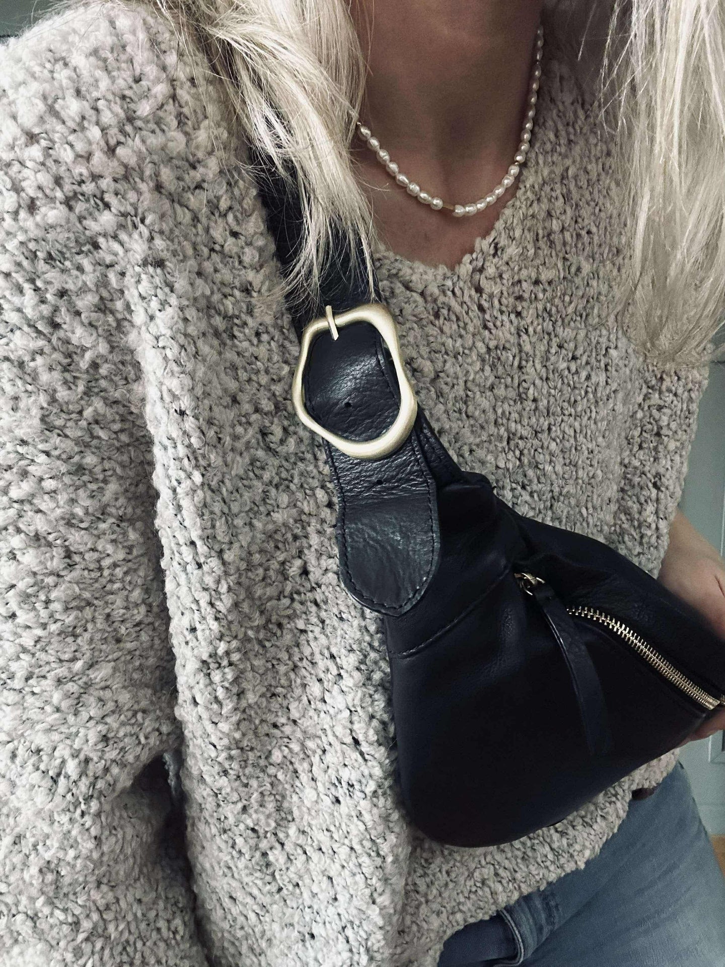Bumbag med spänne - Black leather