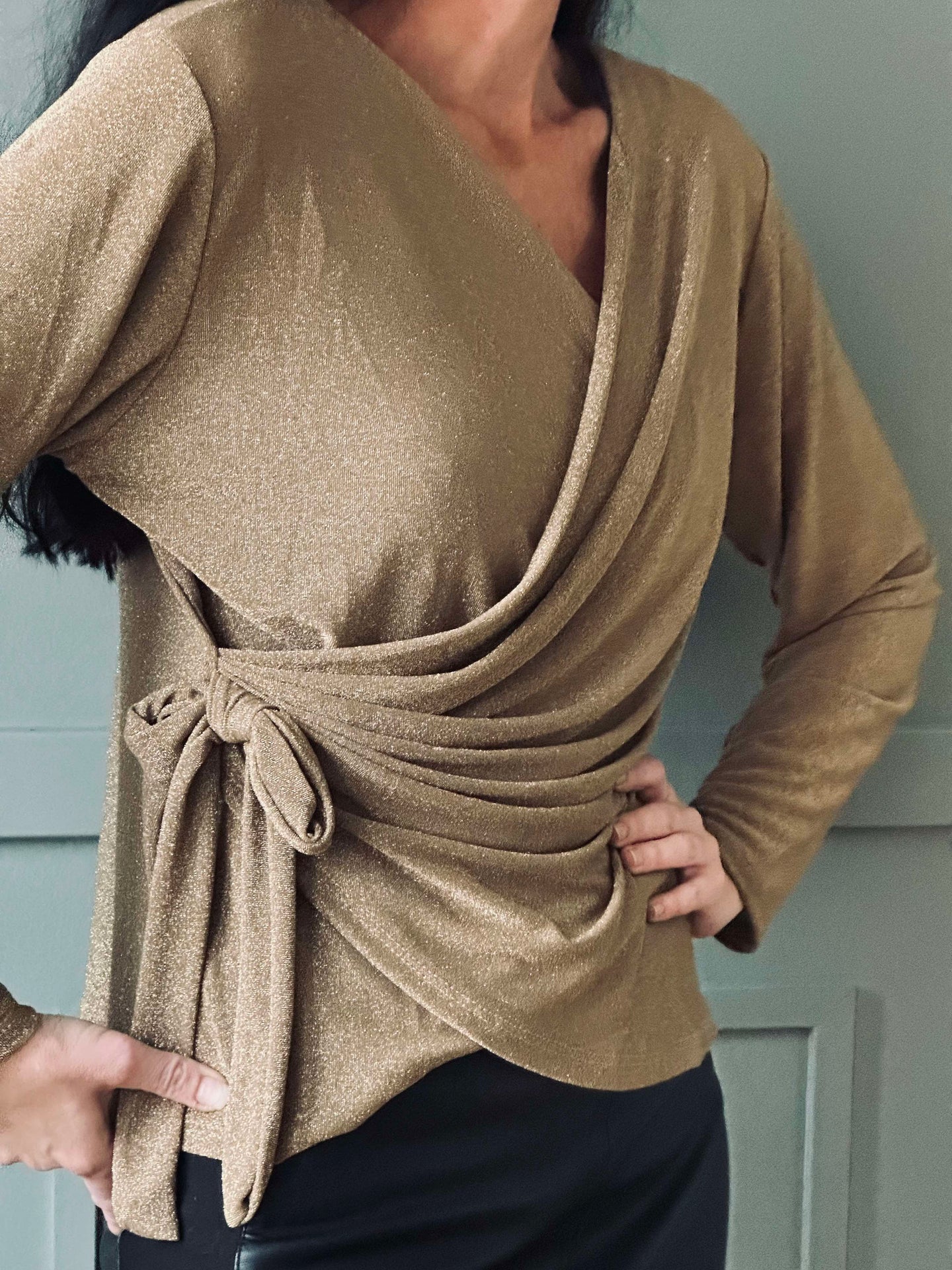 Omlottsblus med glitter - Gold
