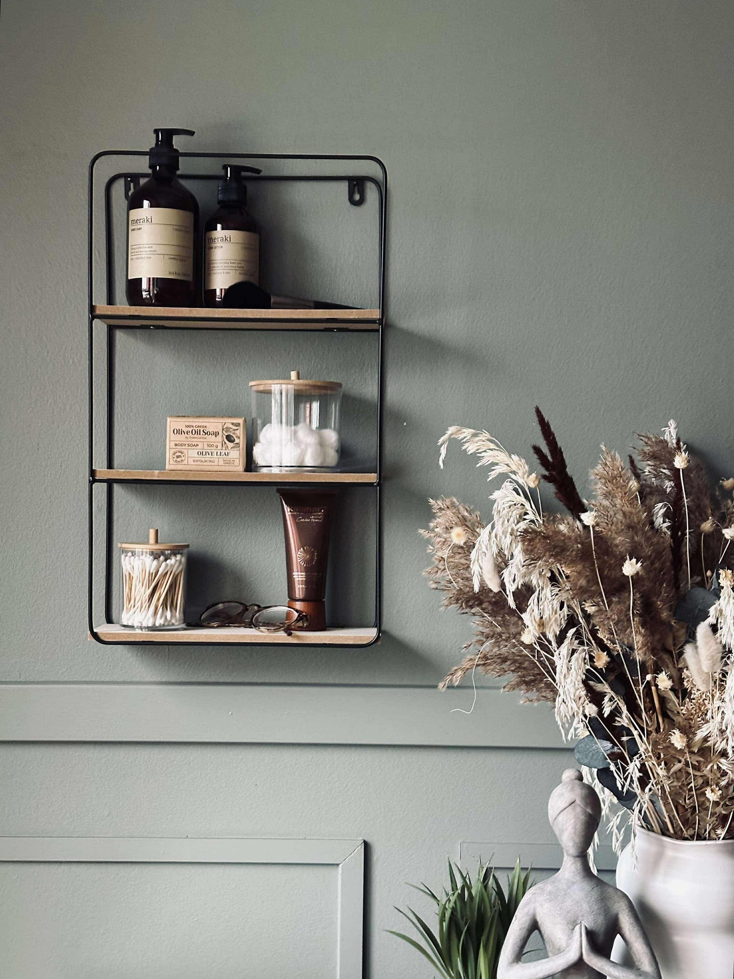 Vägghylla med 3 hyllplan