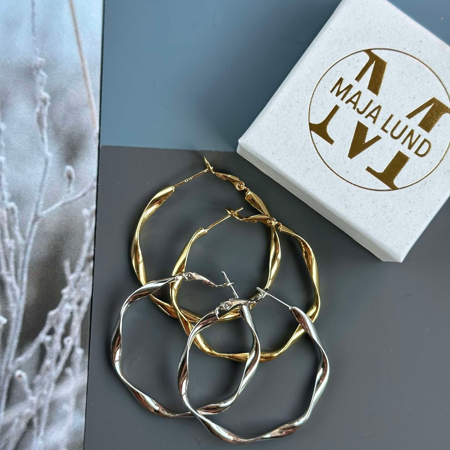 Hopp Twisted Silverbelagda Örhängen