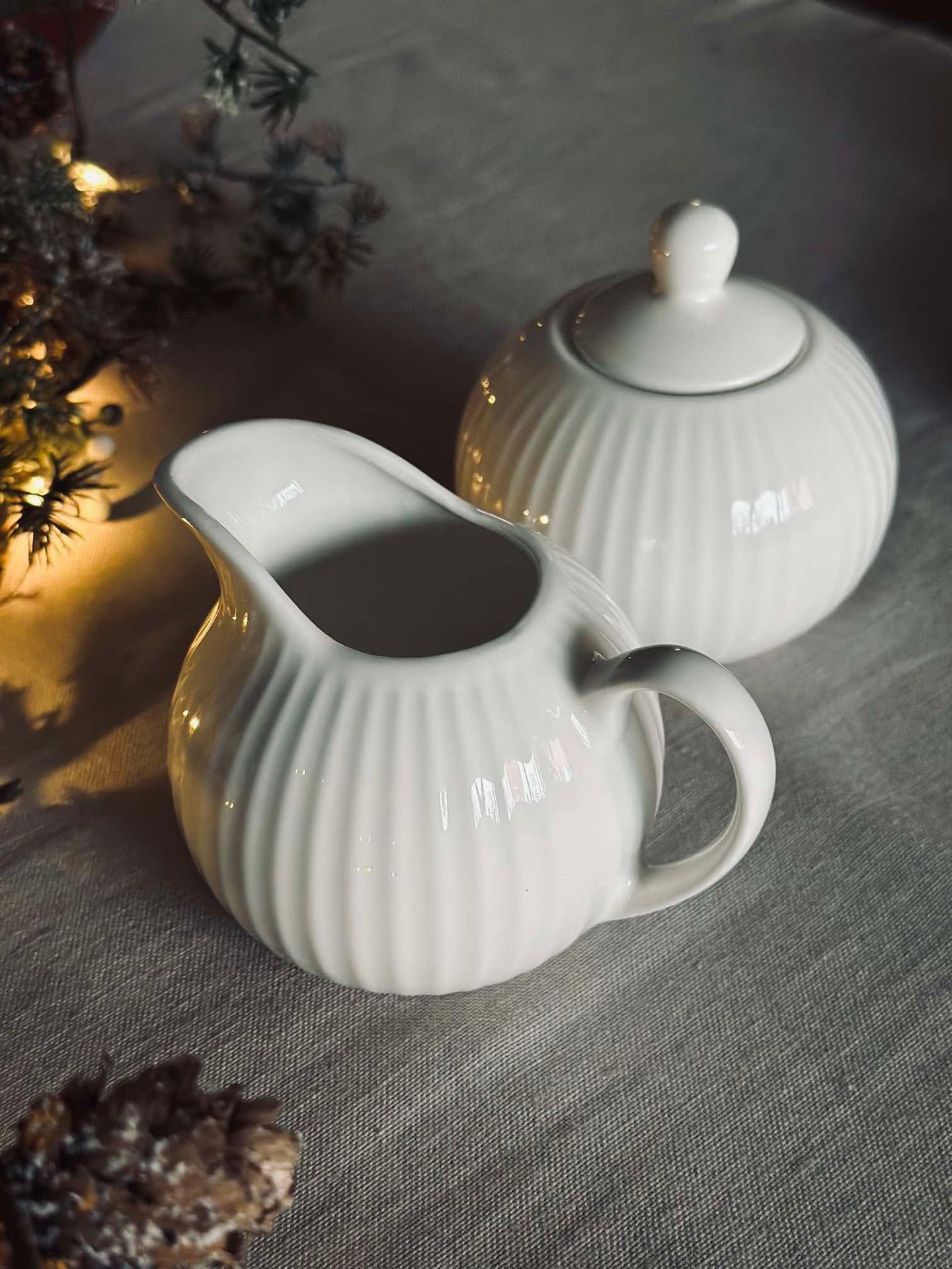 Räfflad Mjölkkanna - Porslin