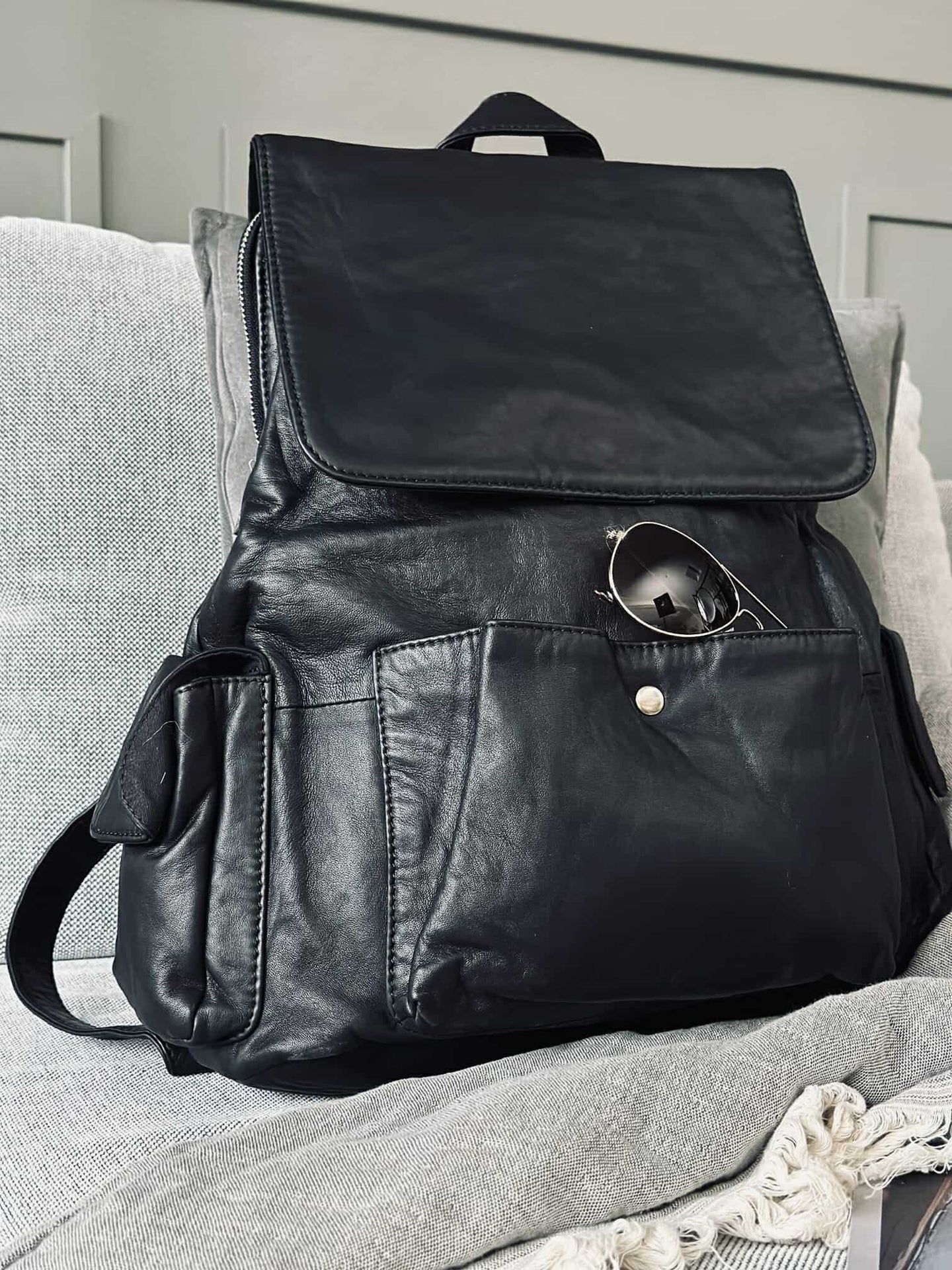 Ryggsäck cool design – Mjukt lammskinn svart