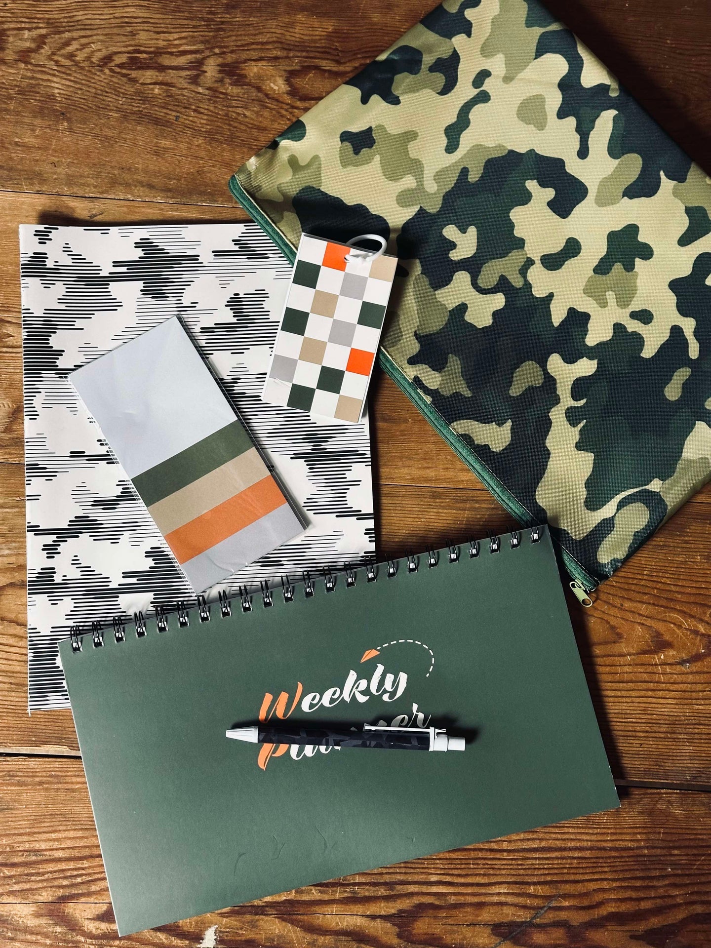 Set med anteckningsböcker och väska - Army