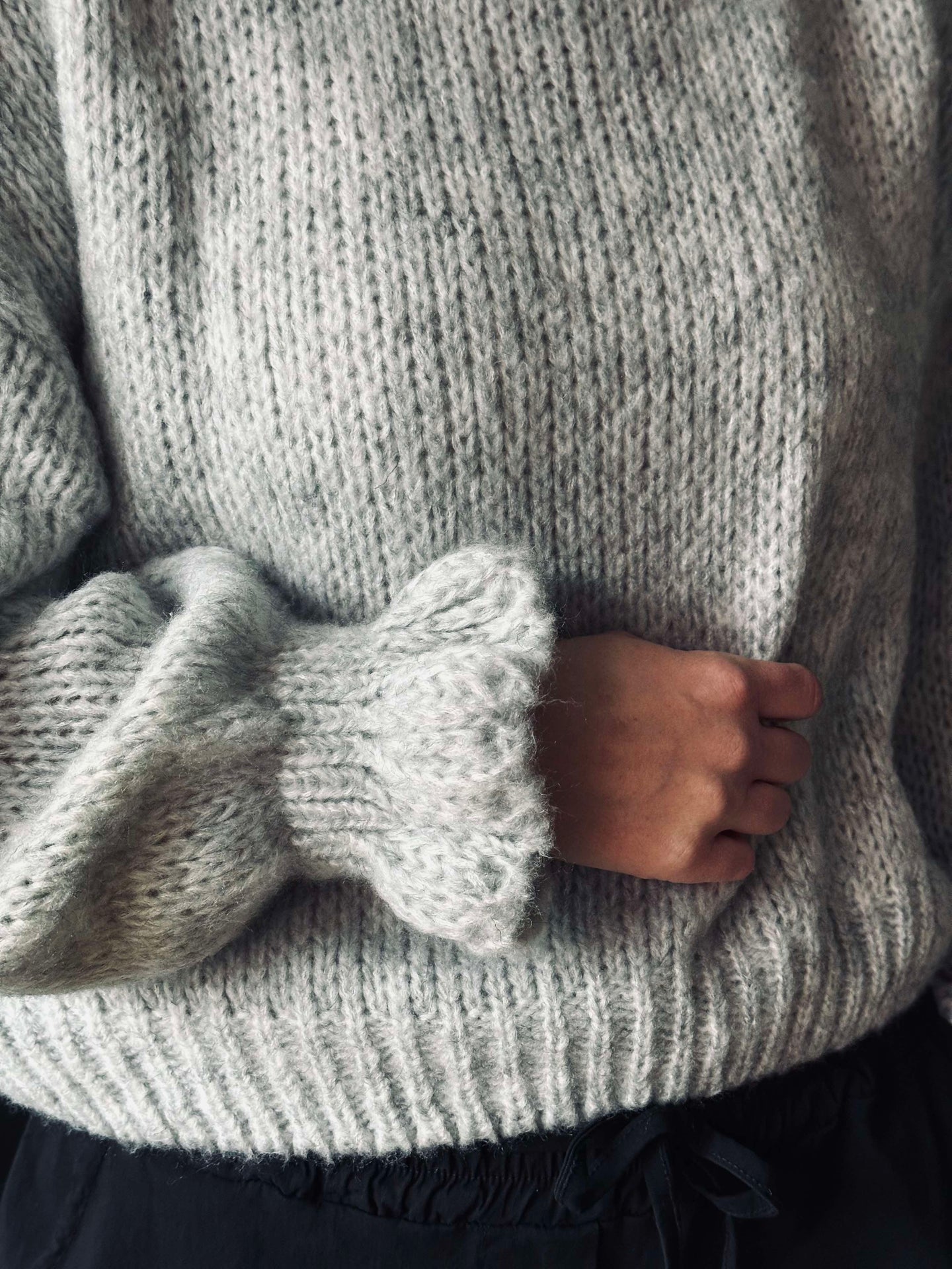 Stickad Nina - Grå