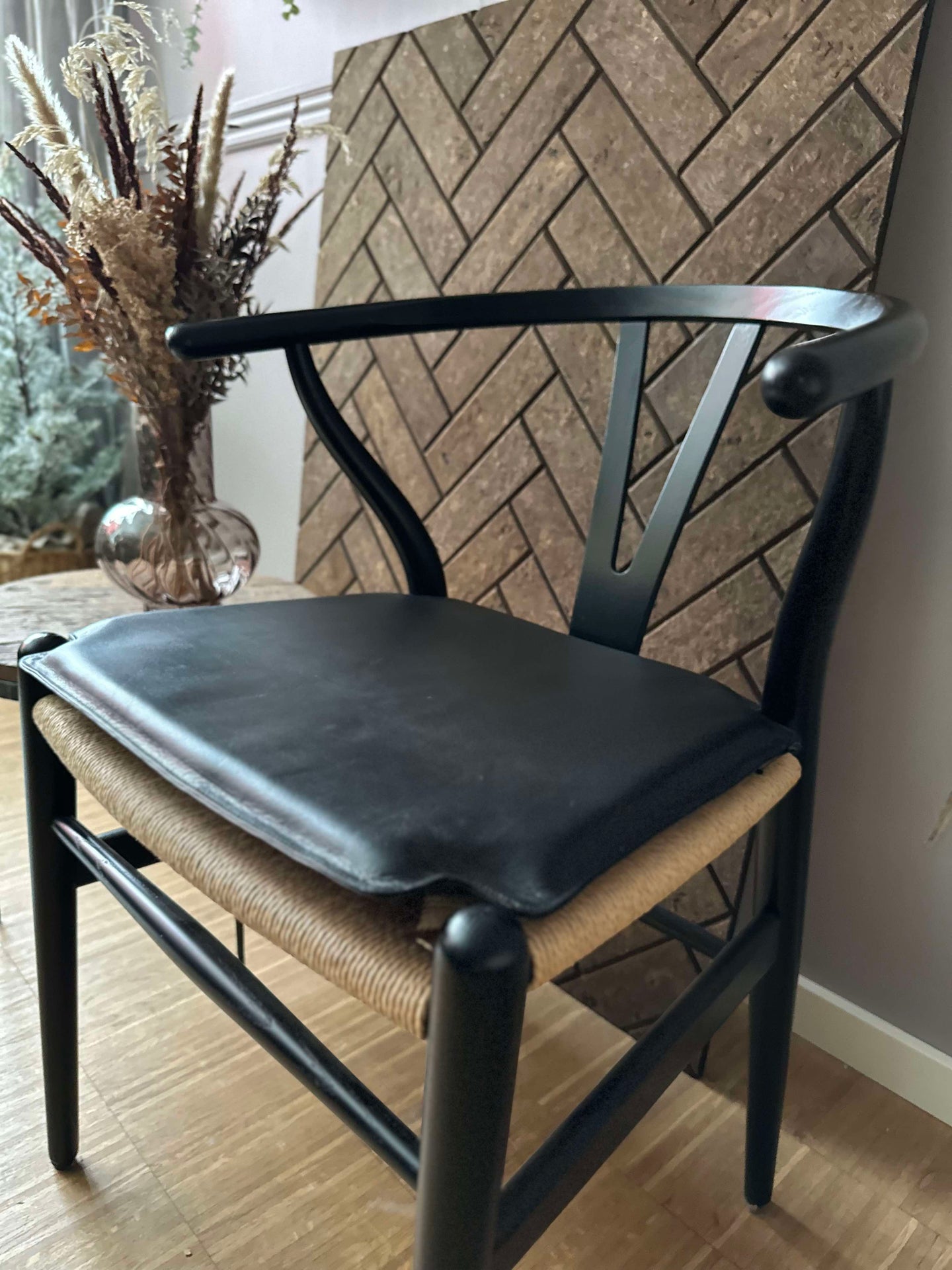 Svart skinnsits - Passar till Y-stol