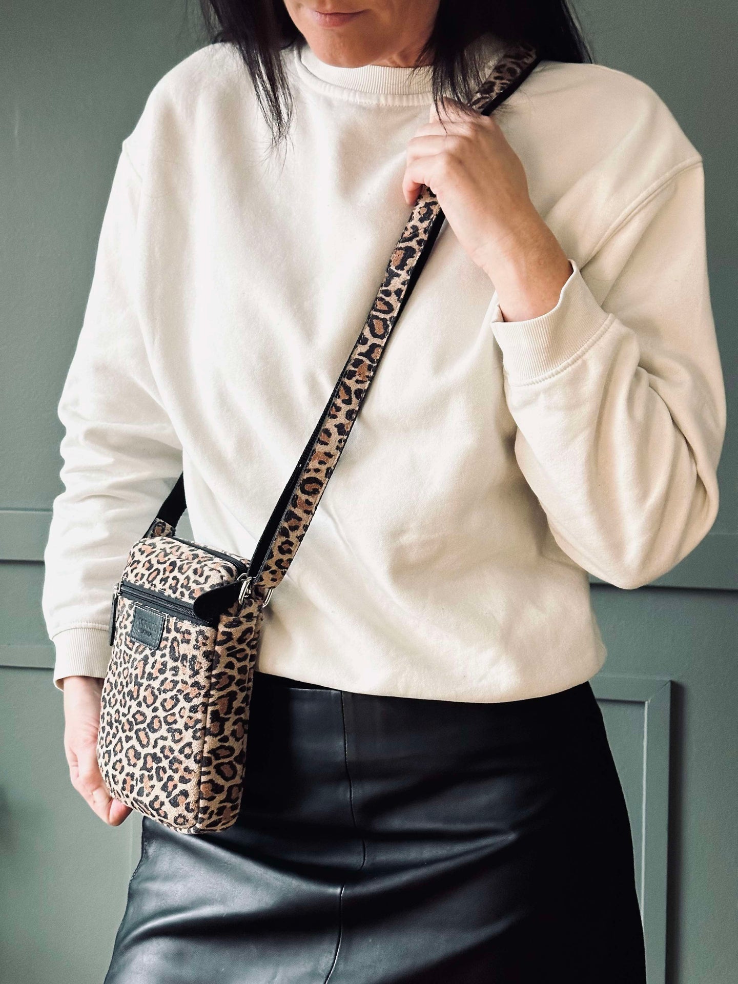 Mobilväska / Crossover Daily Leopard