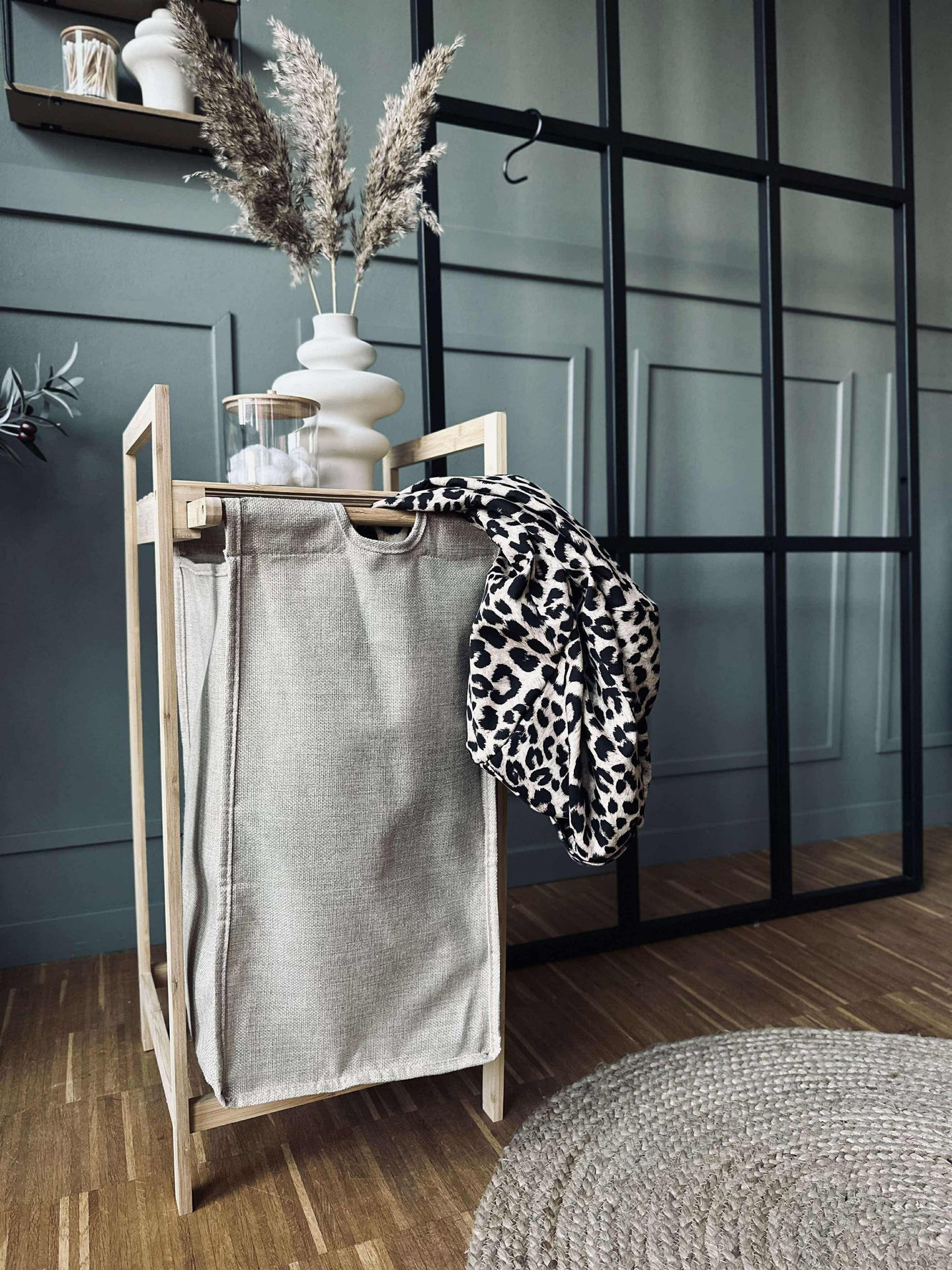 Tvättkorg med utdrag