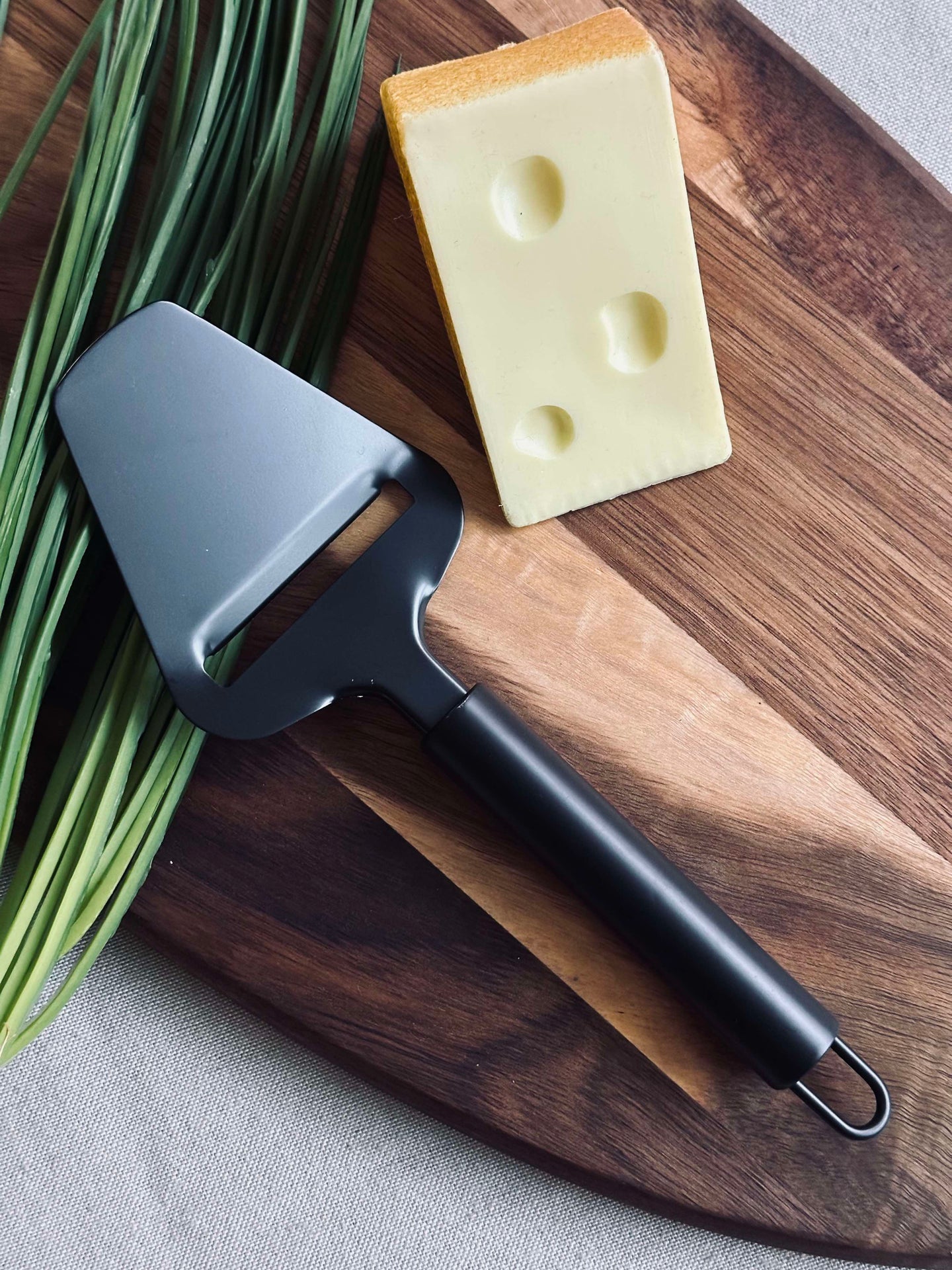Osthyvel 21 cm svart