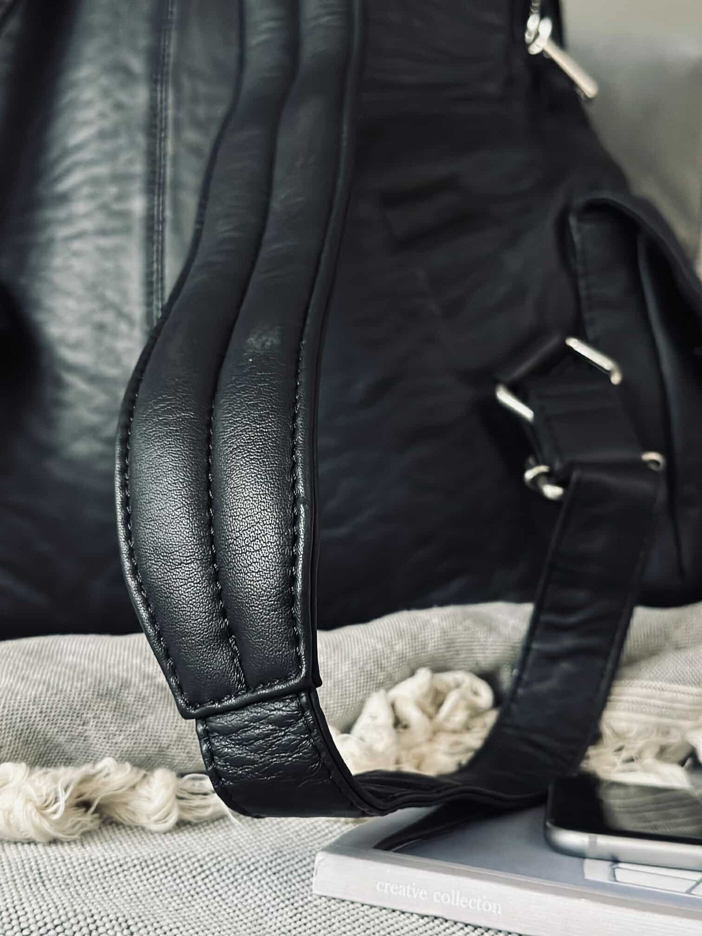 Ryggsäck cool design – Mjukt lammskinn svart