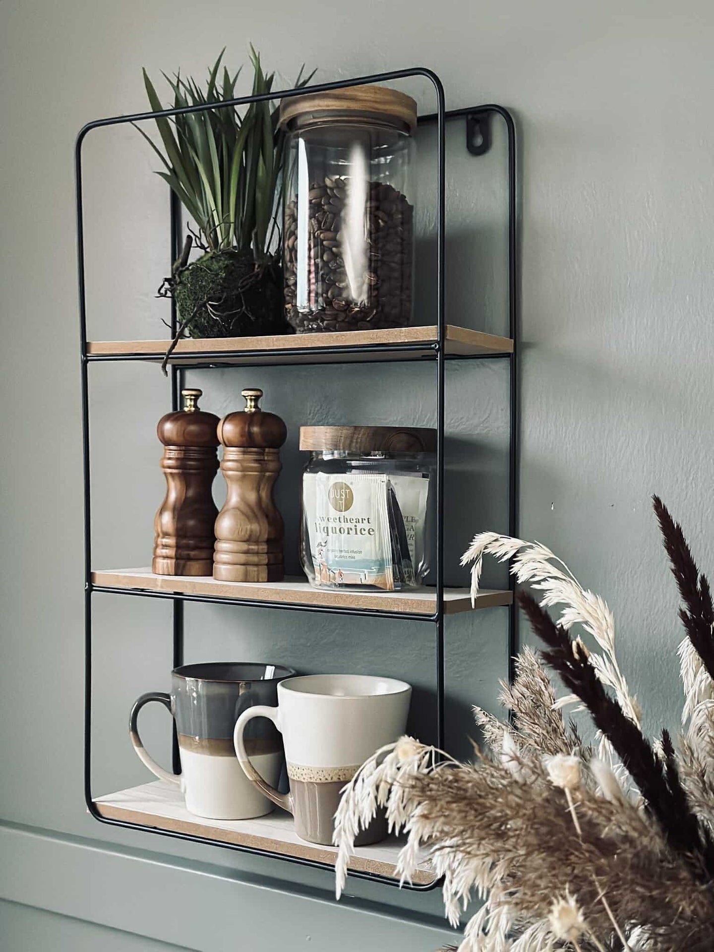 Vägghylla med 3 hyllplan