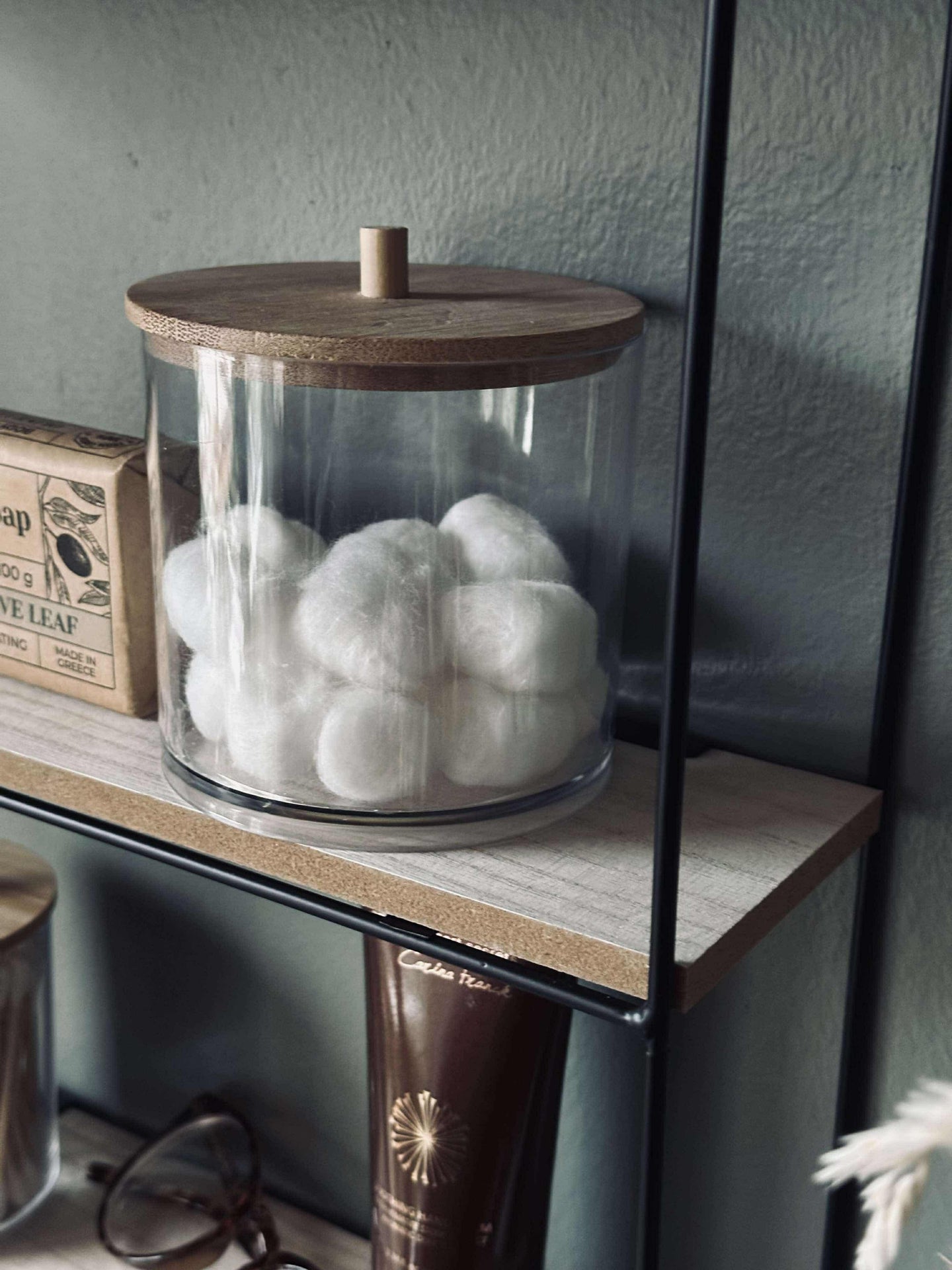 Vägghylla med 3 hyllplan