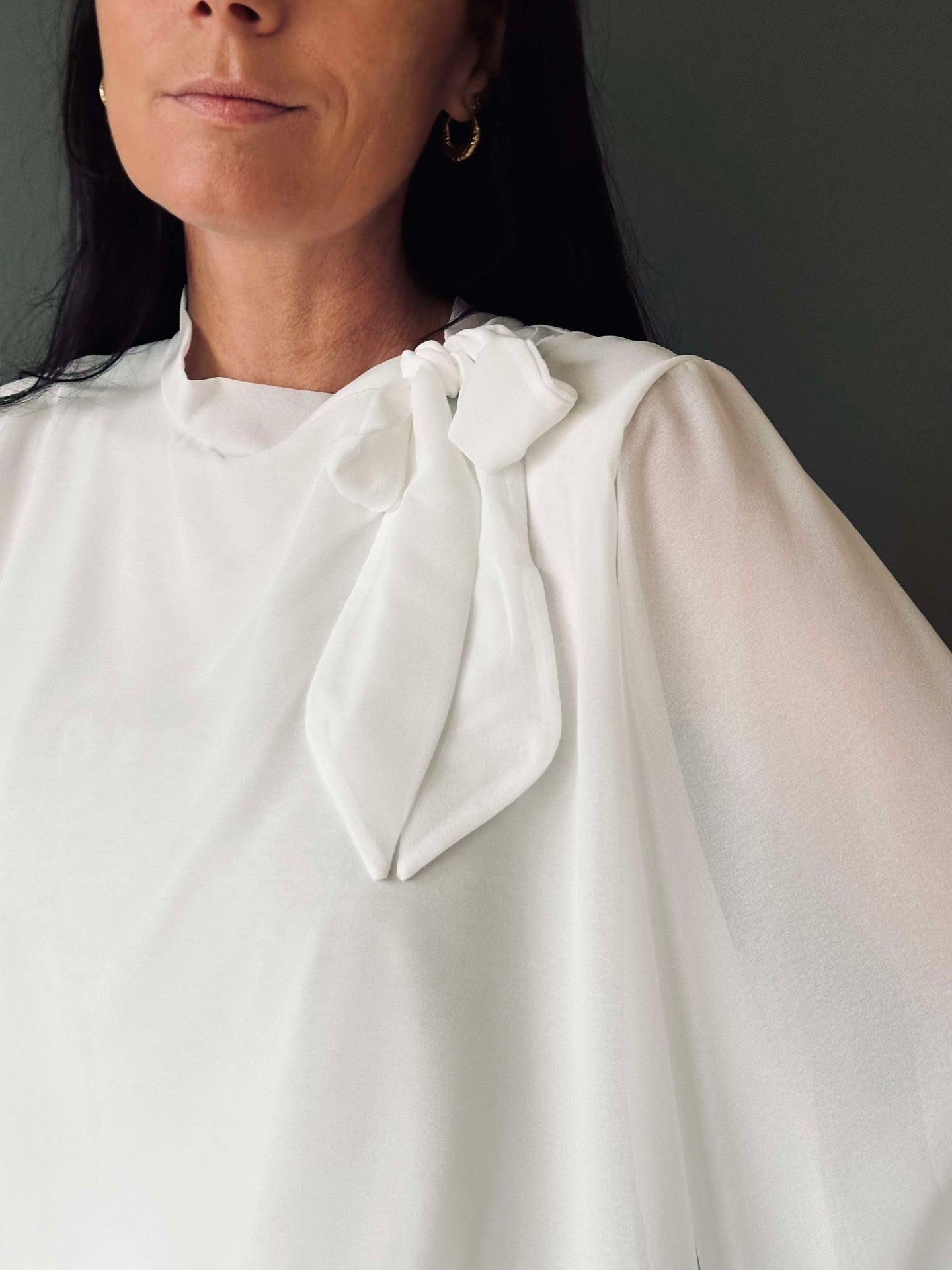 Blus m. Rosett - White