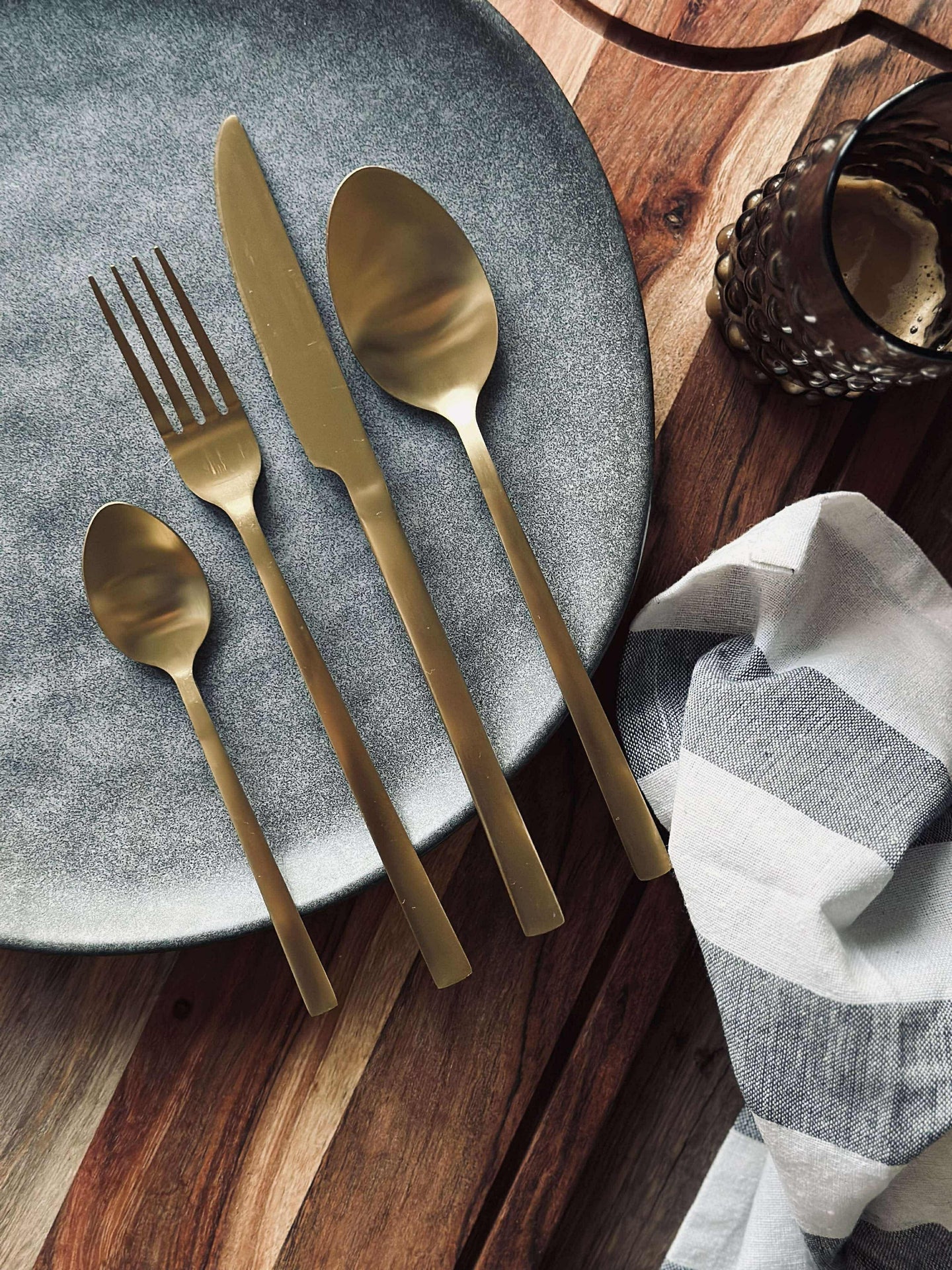 Bestick för 4 personer - Classic Guld