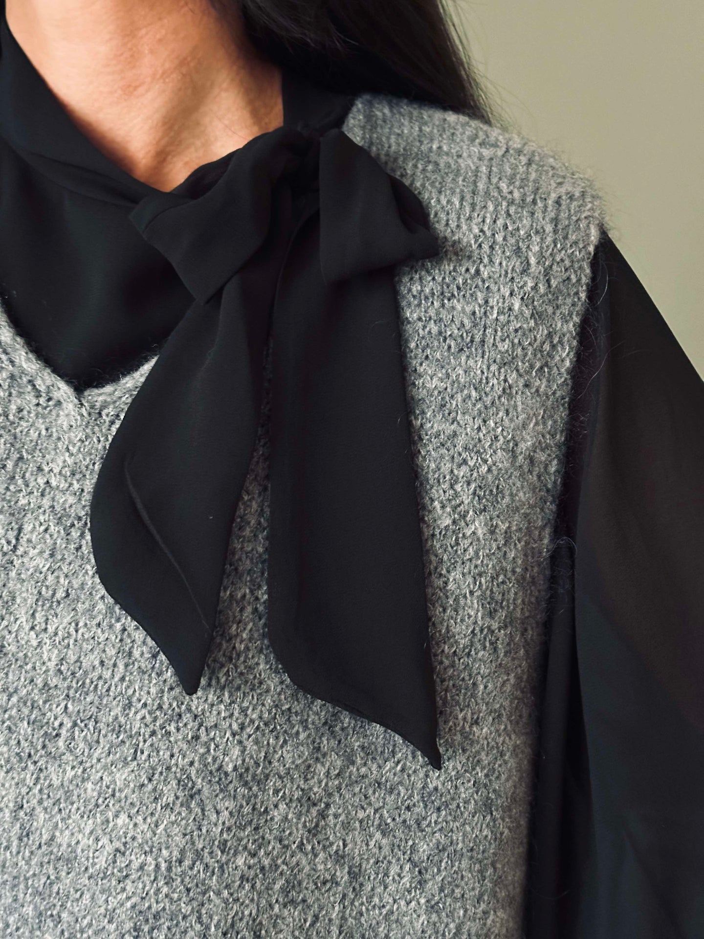Blus m. rosett - Black