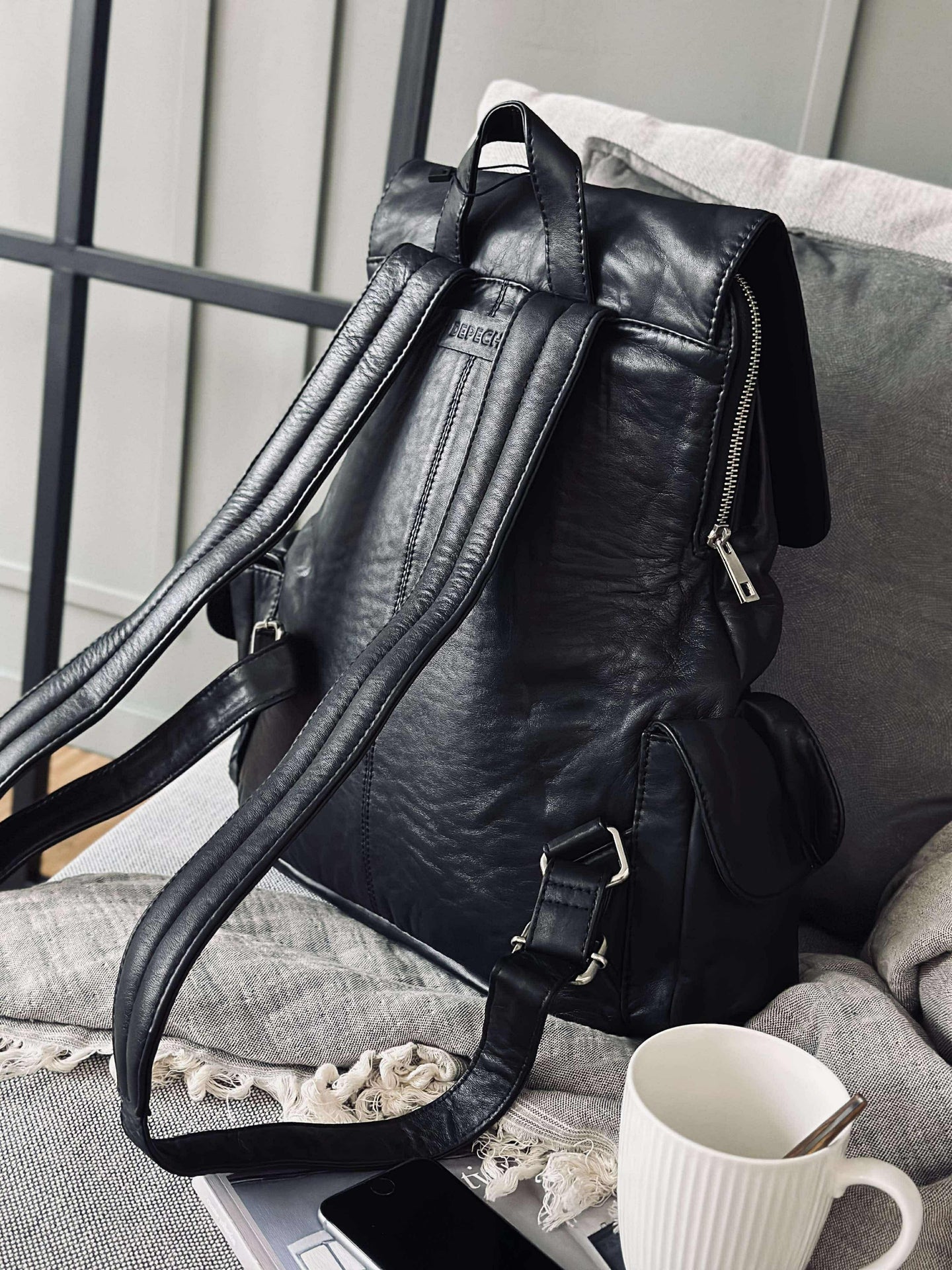Ryggsäck cool design – Mjukt lammskinn svart