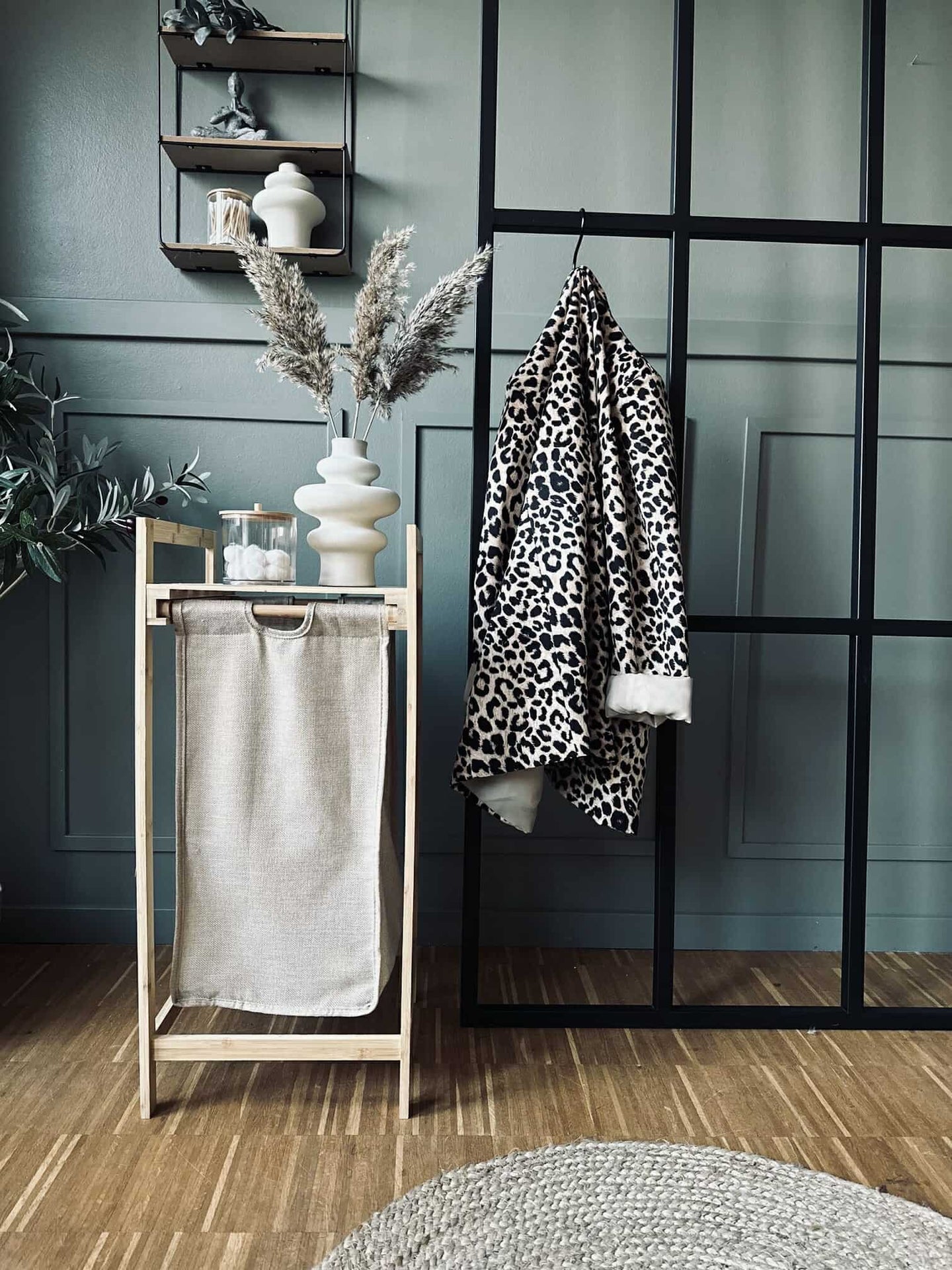 Tvättkorg med utdrag