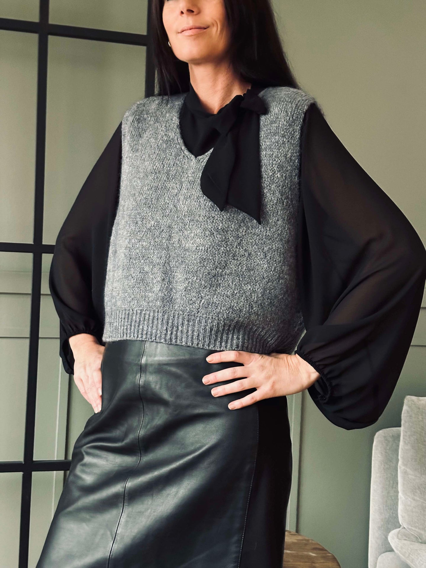 Blus m. rosett - Black
