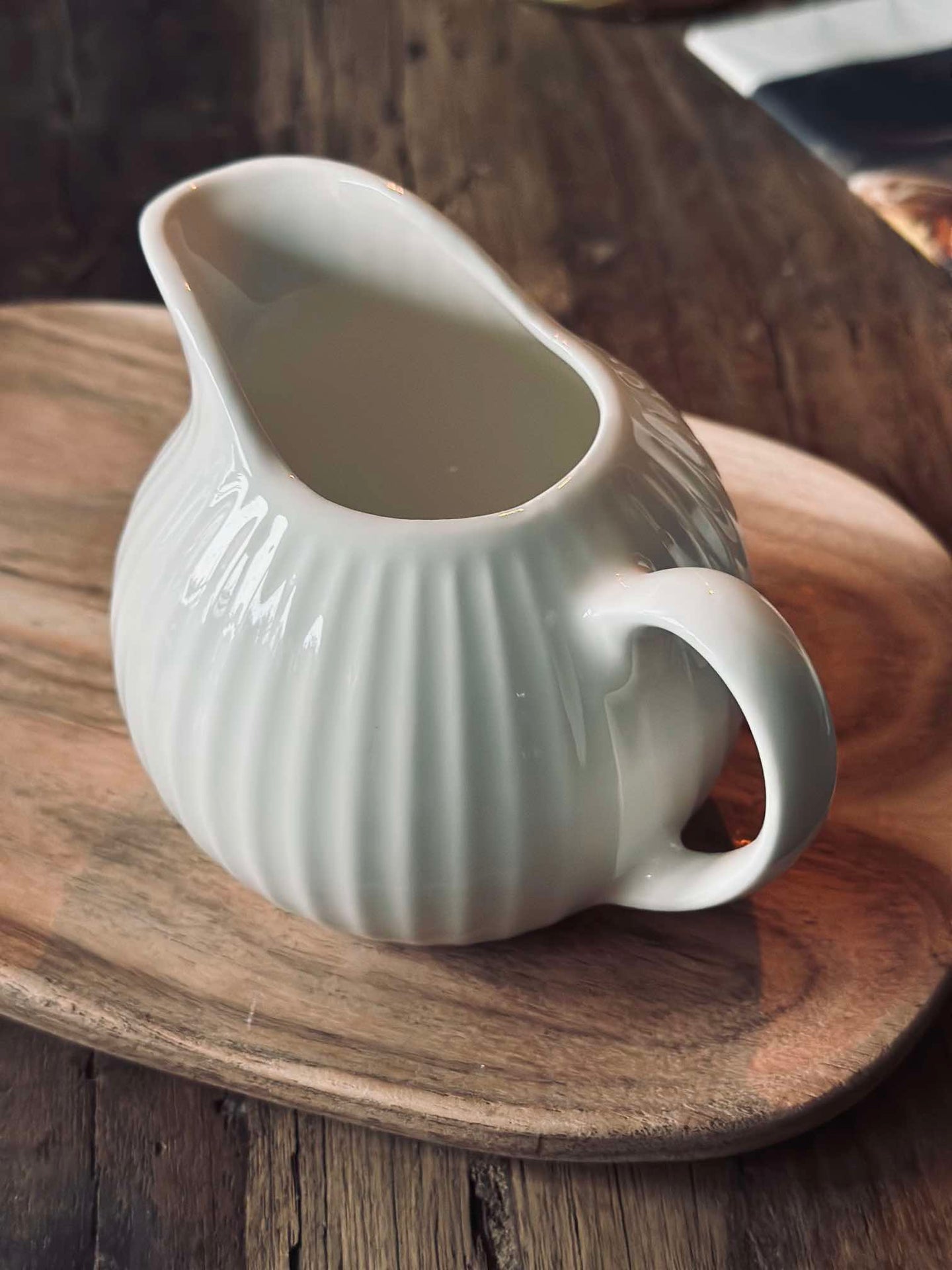 Räfflad Mjölkkanna - Porslin