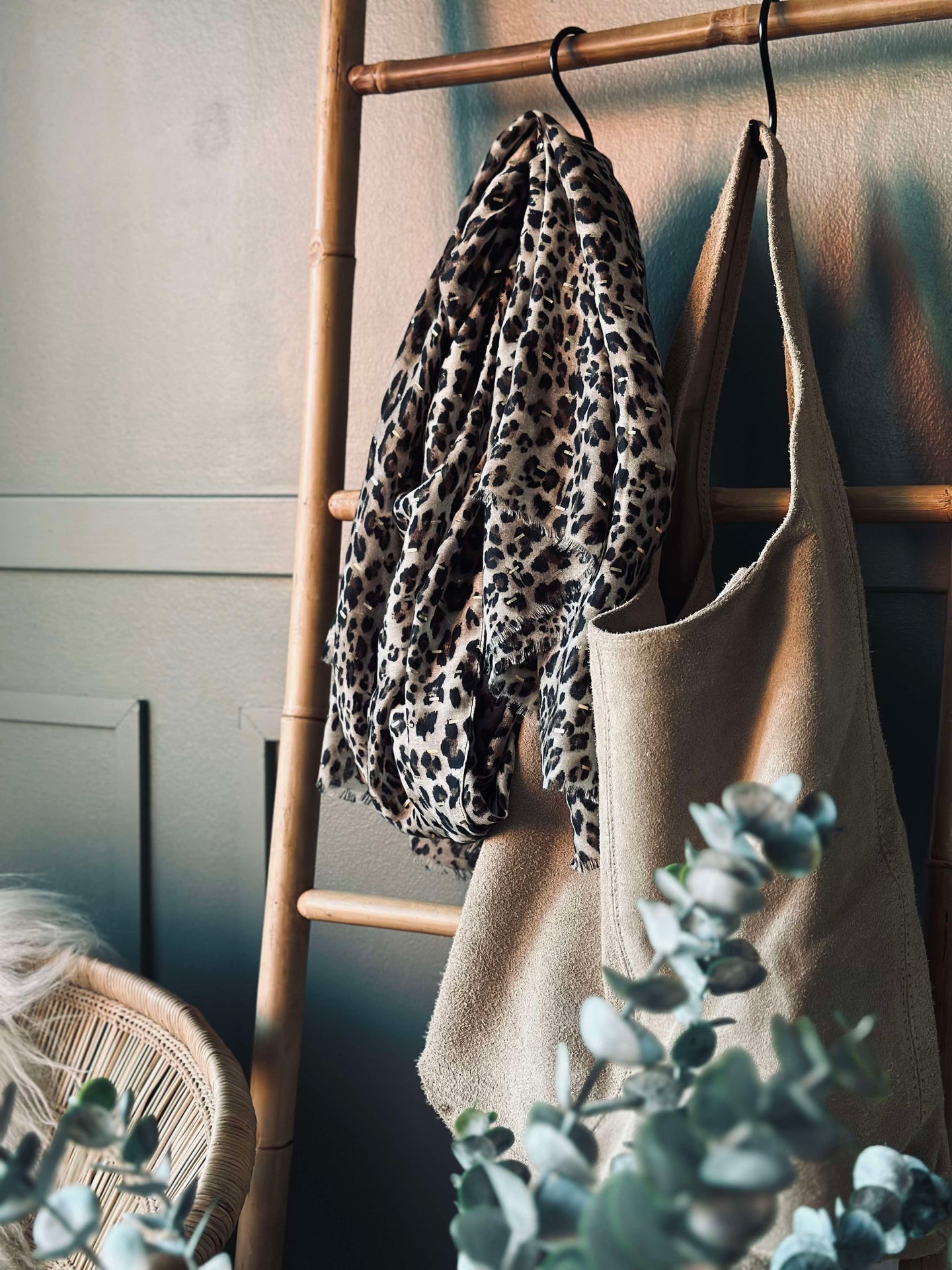 Halsduk Leopard med gulddetalj - Camel