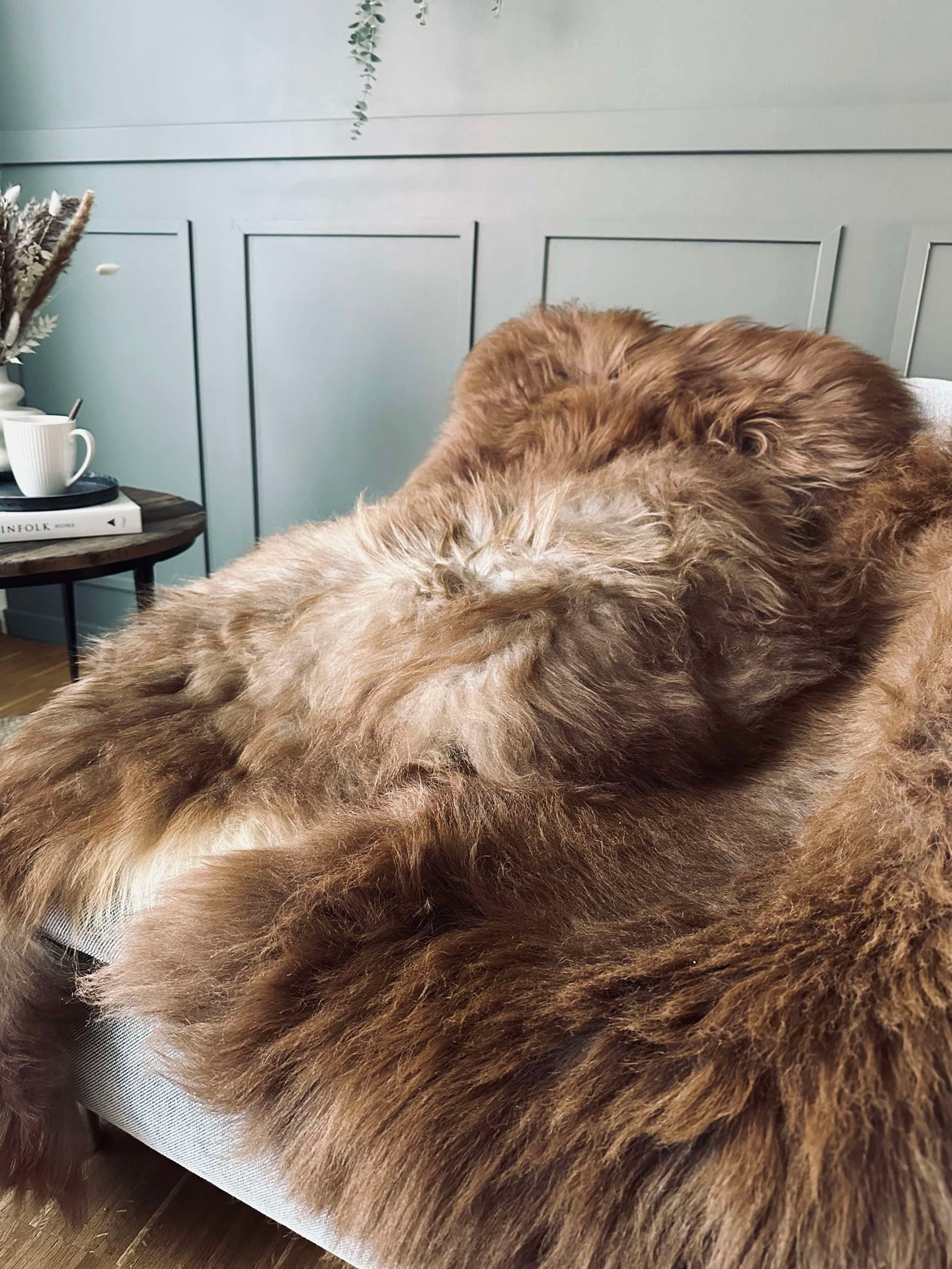 Isländskt lammskinn – Natur skinn Nougat nyanser