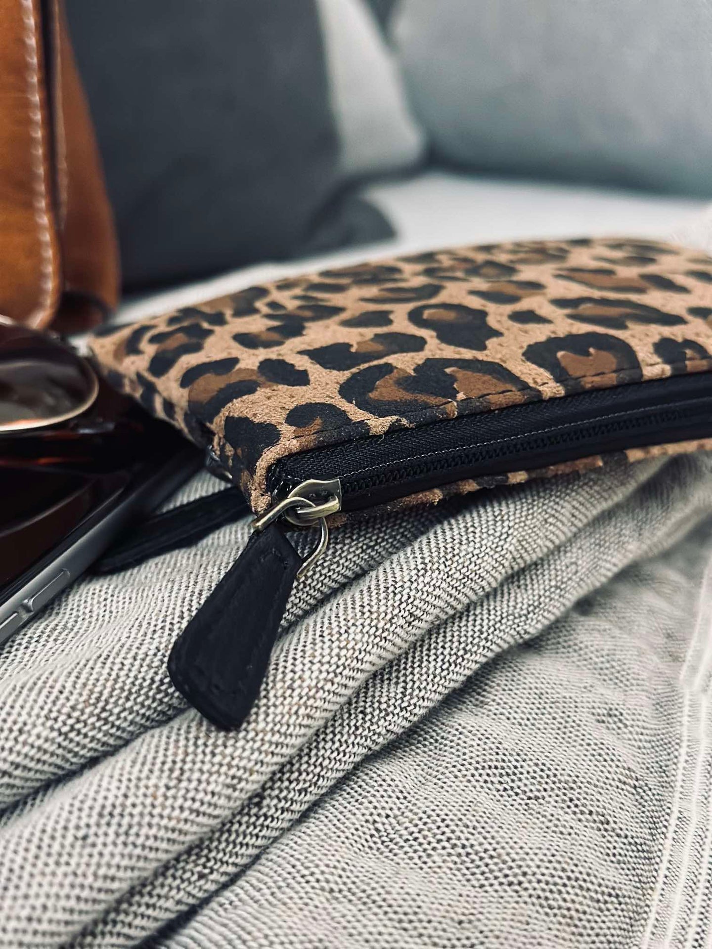 Plånbok mörk Leopard mocka