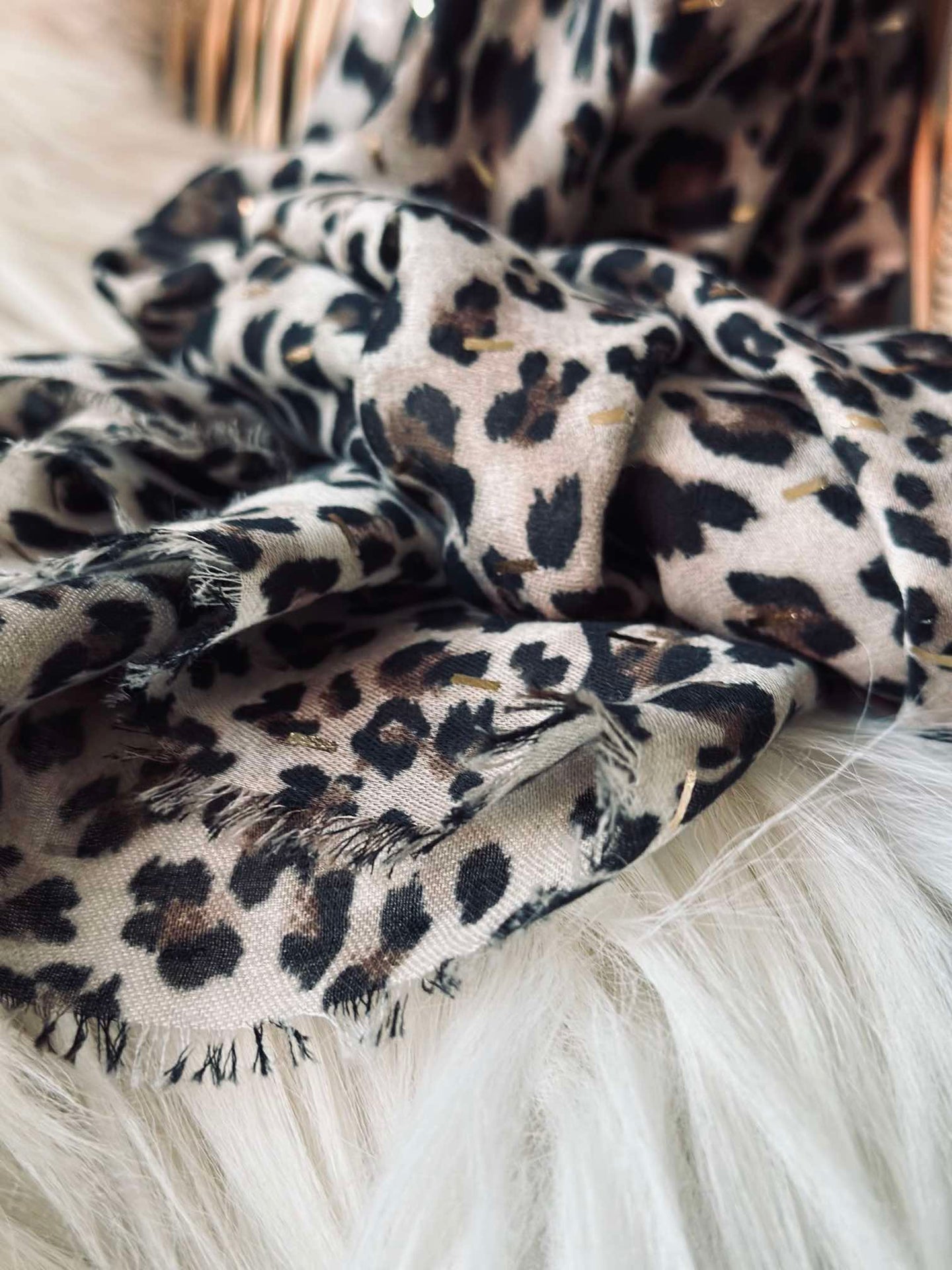 Halsduk Leopard med gulddetalj - Camel