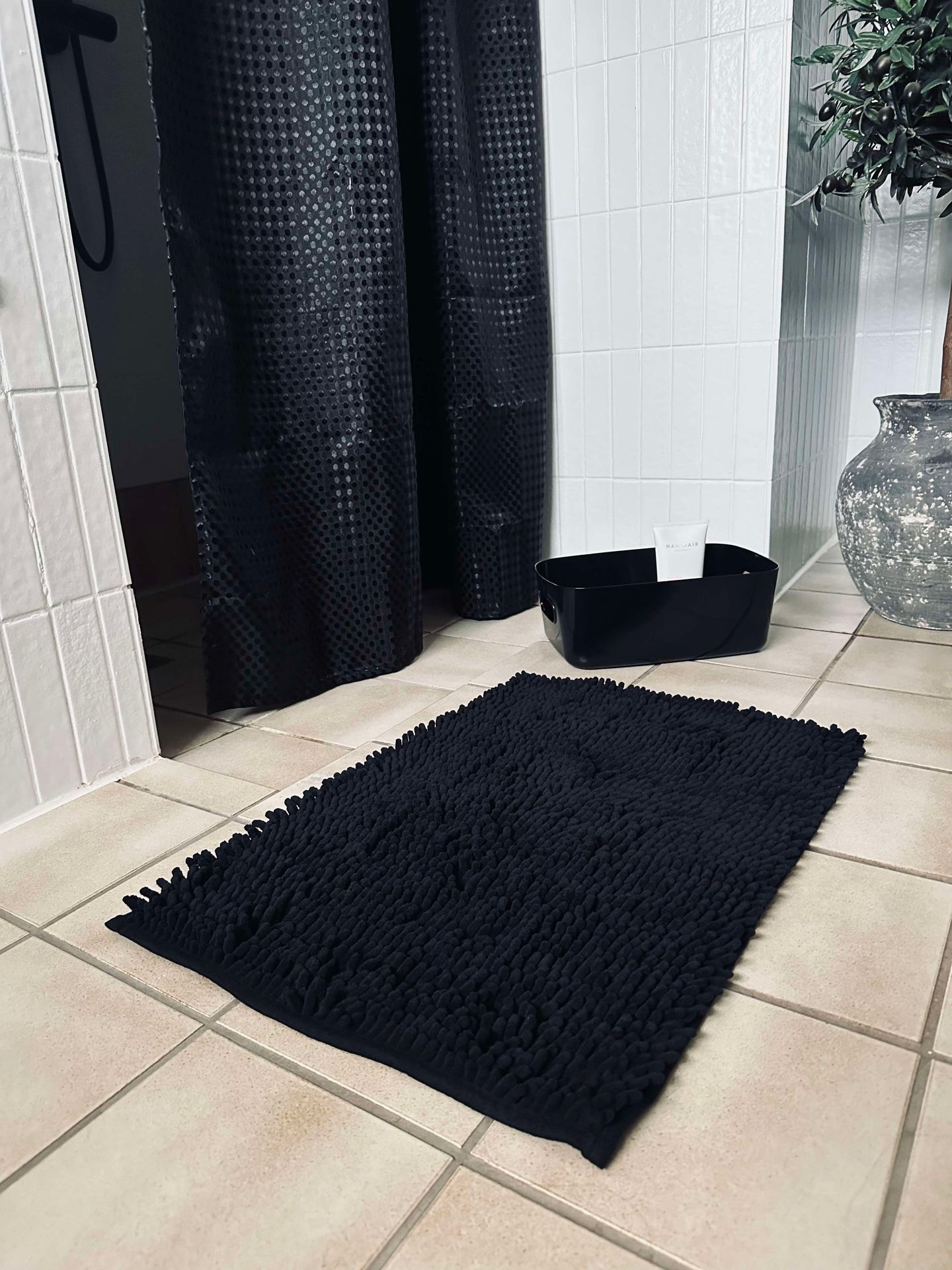 Badrumssats: Duschdraperi & badmatta / Svart