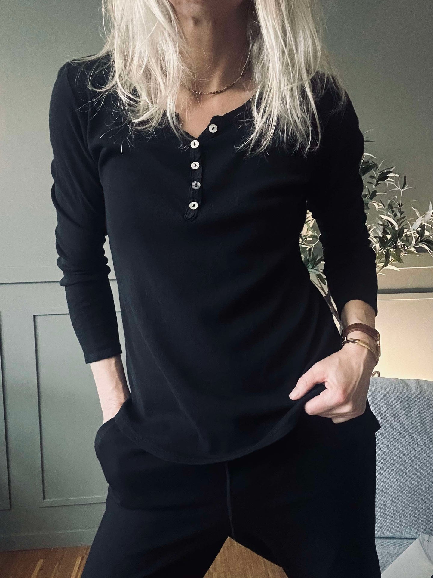 Baströja med knappar – ´Black