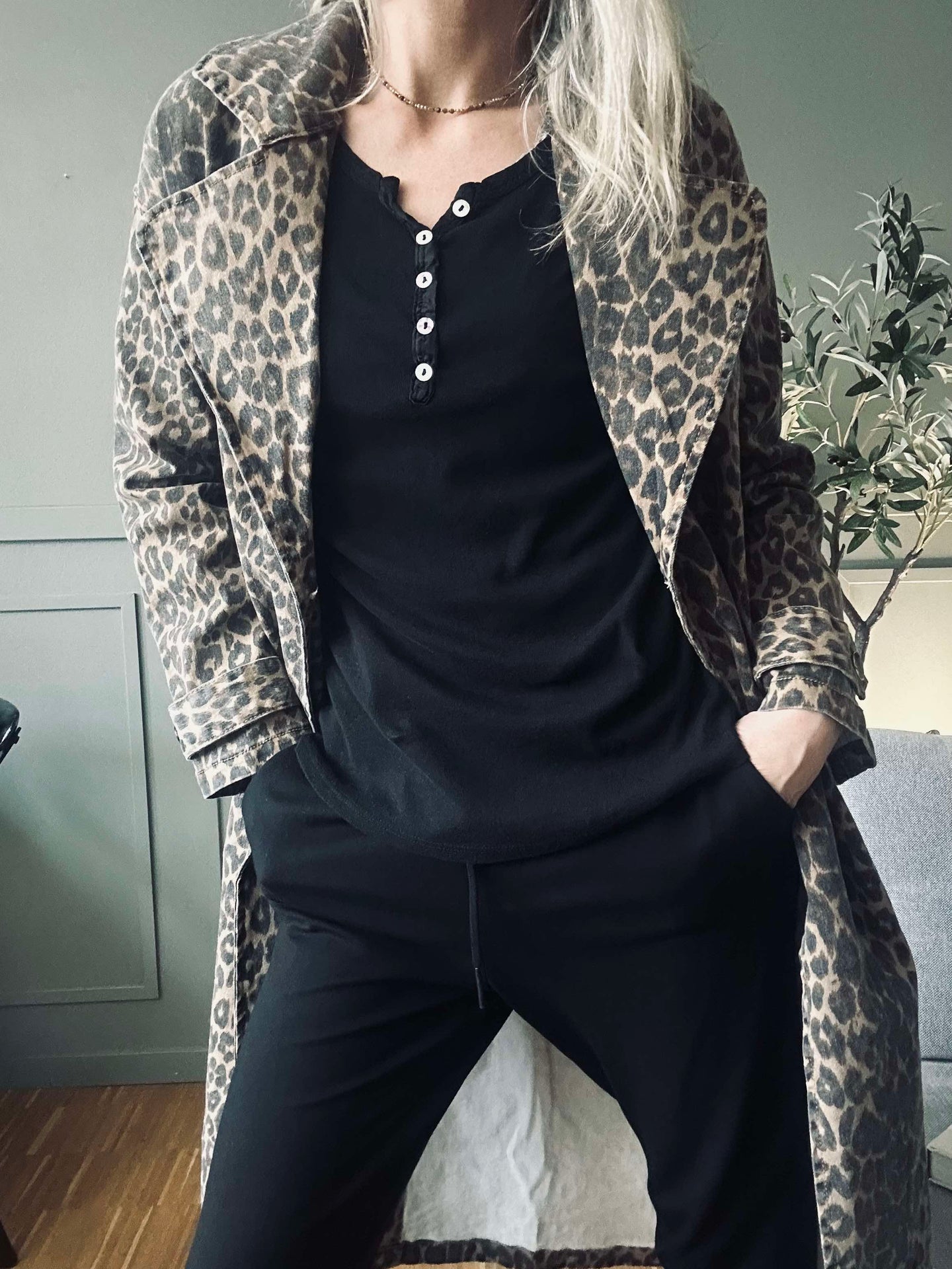 Baströja med knappar – ´Black