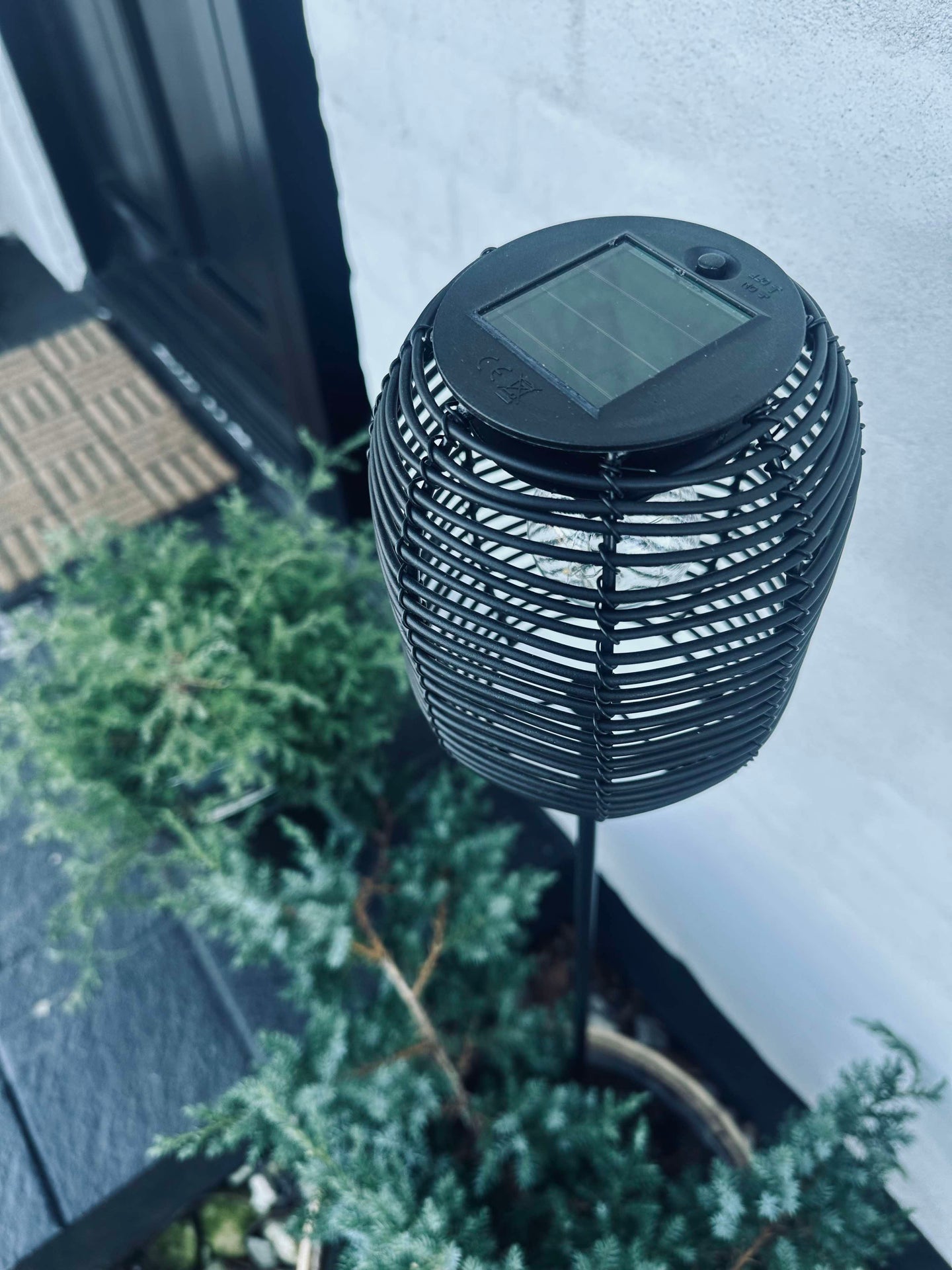 Lykta Molly svart på spjut - Solenergi