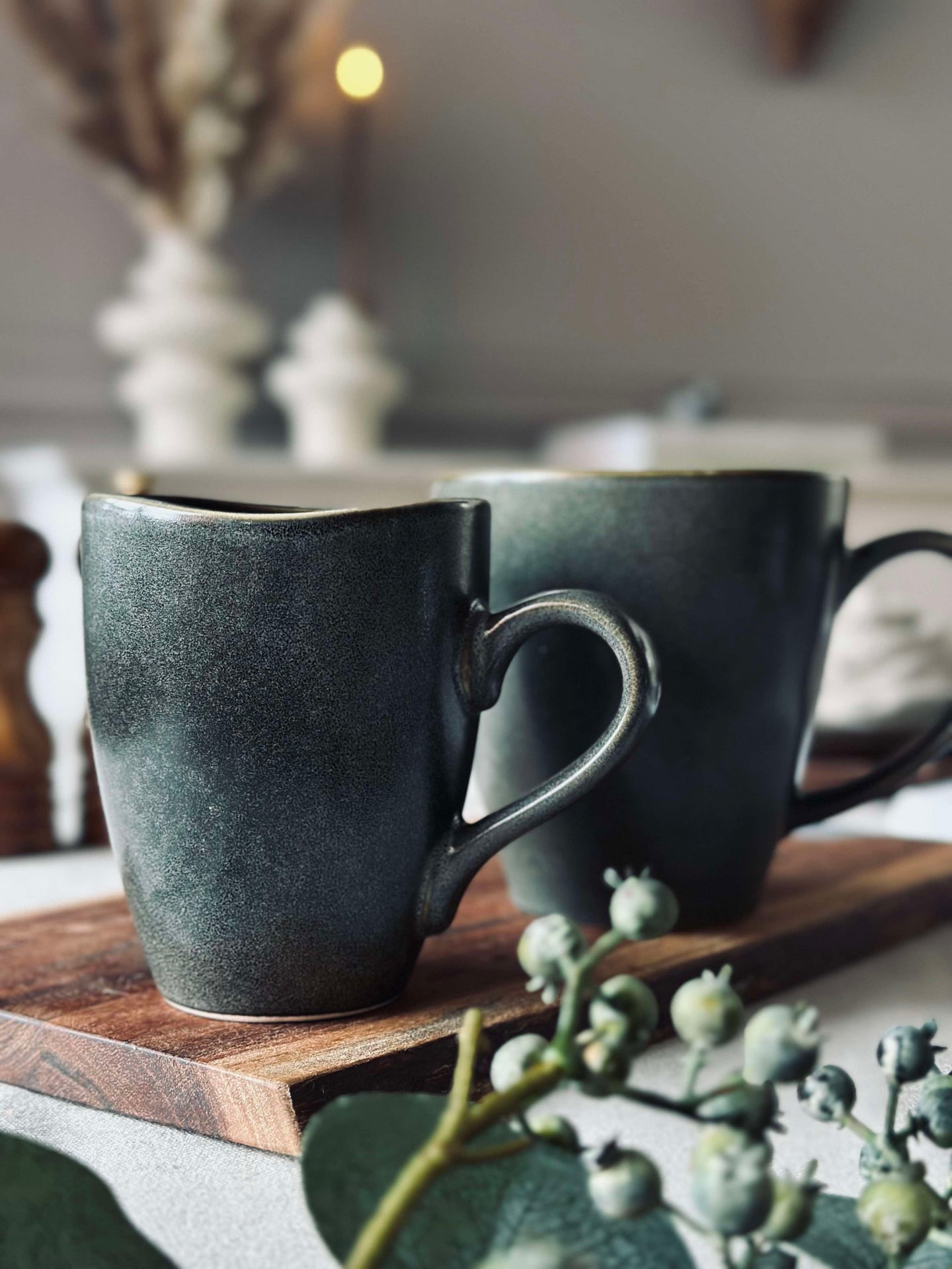 Mugg med handtag i stengods – Grå