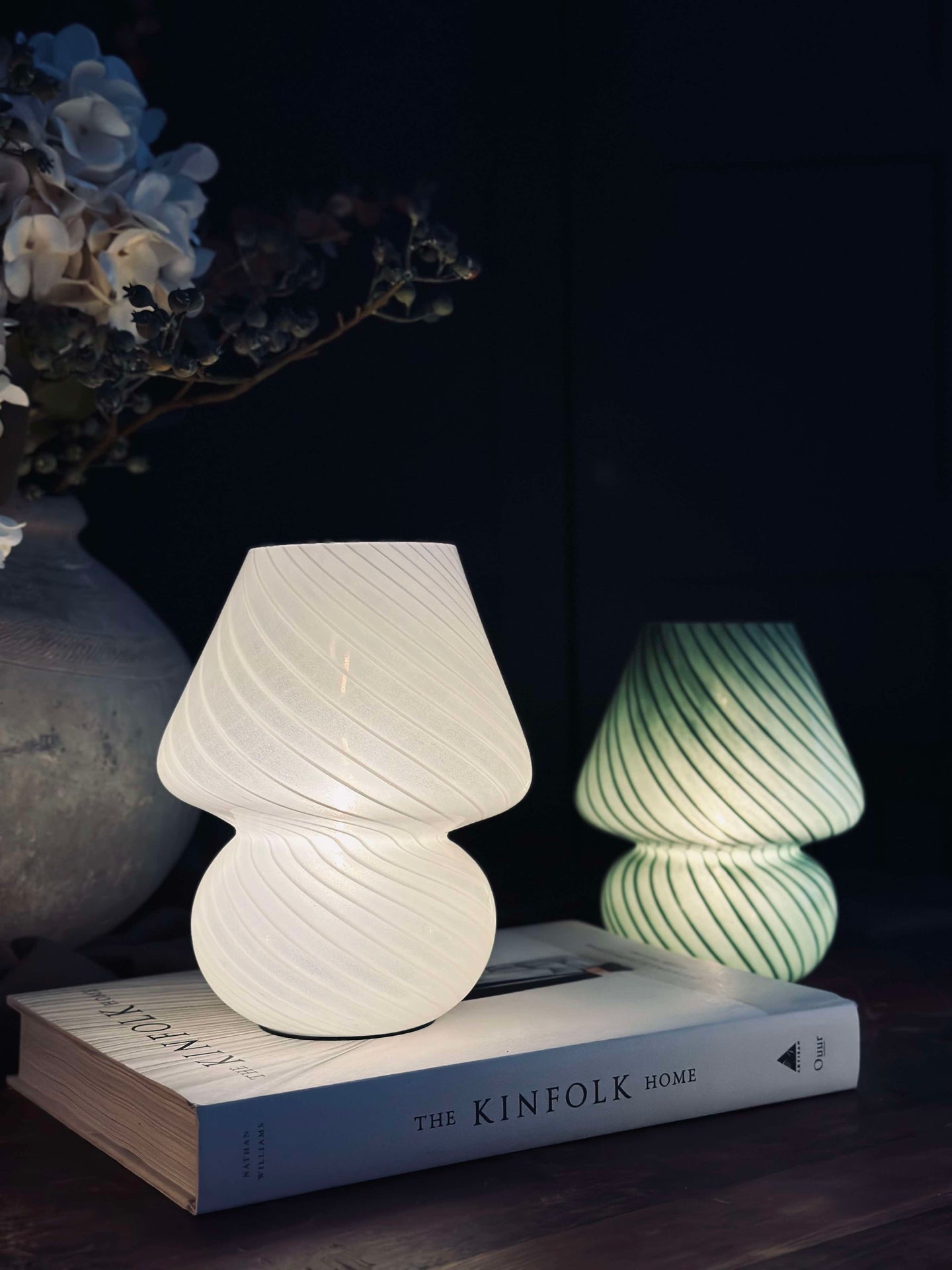 Mushroom Small – Vitt munblåst glas