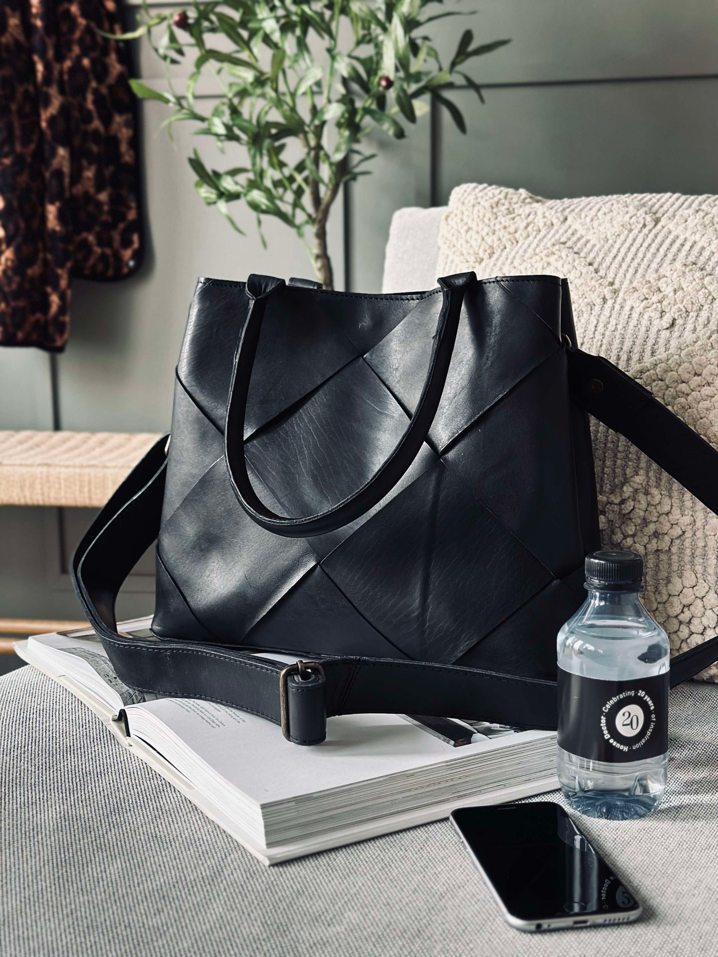 Exklusiv handflätad axelväska - Svart