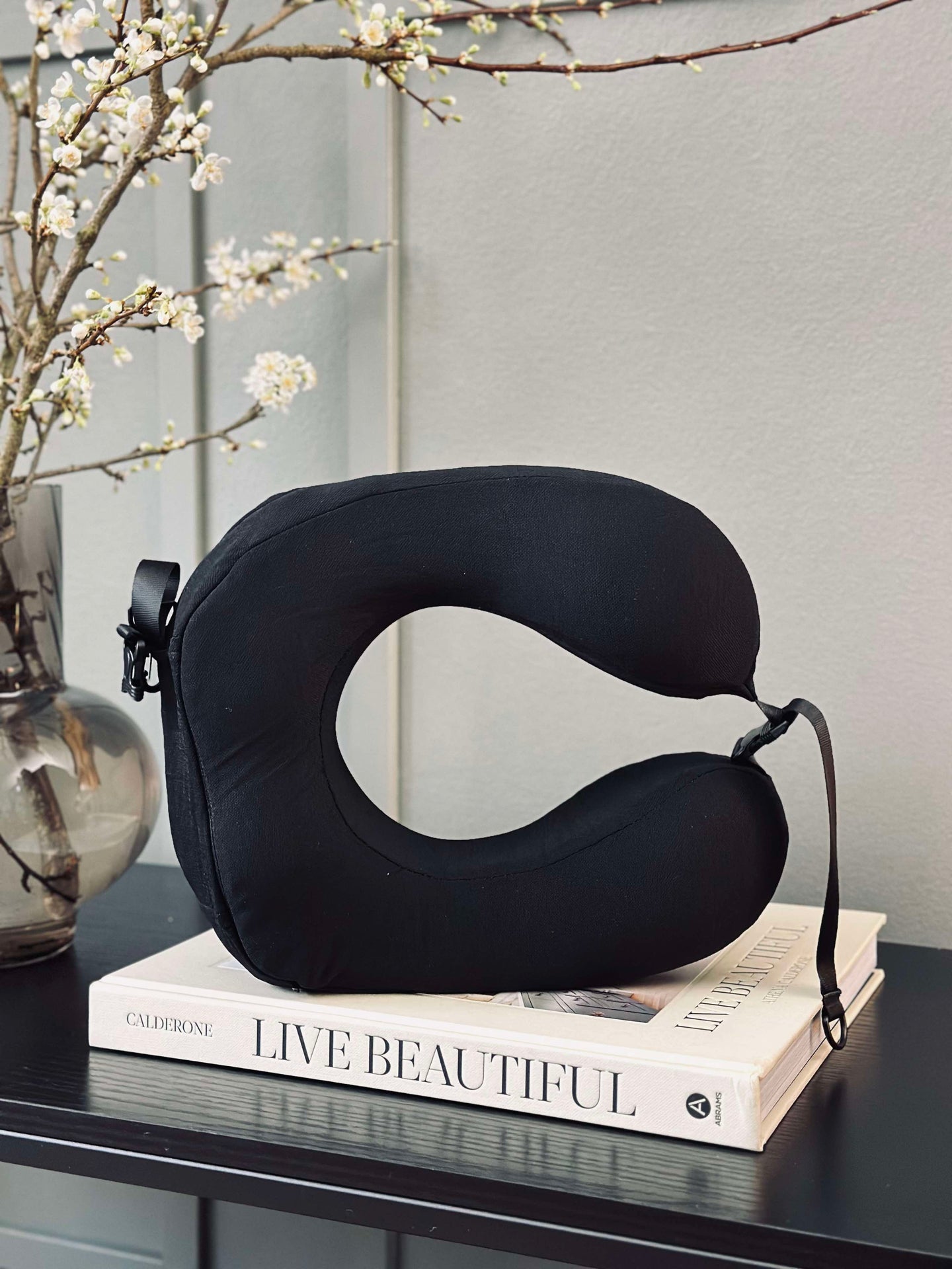 Nackkudde med memoryskum och huva