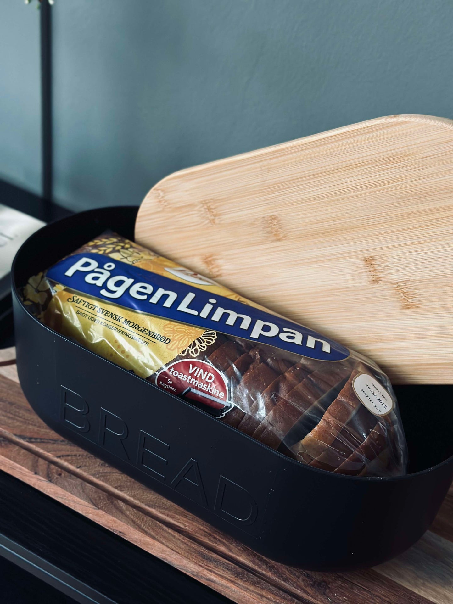 Brödlåda med bambulock