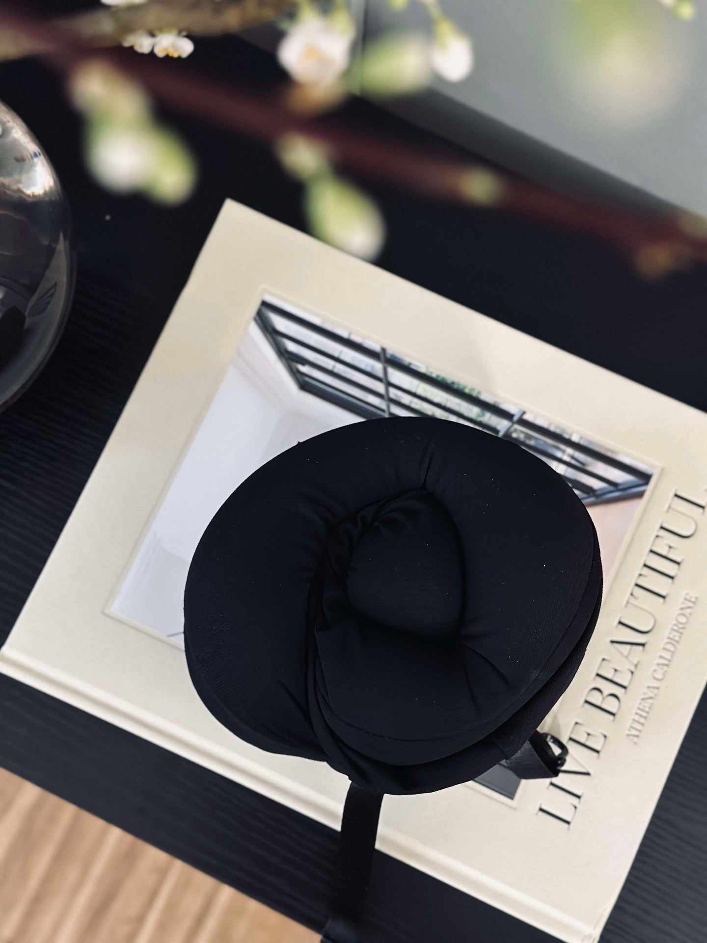 Nackkudde med memoryskum och huva