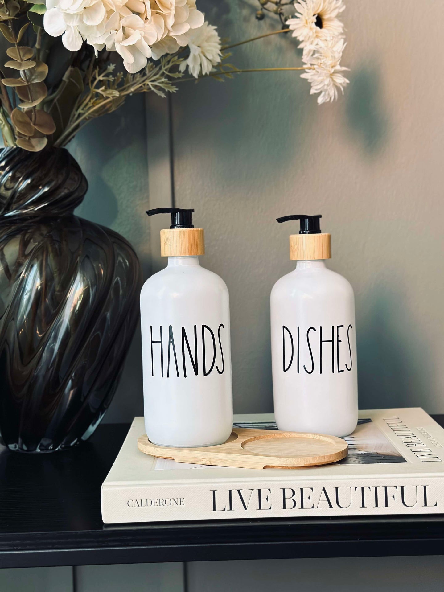 Tvålpump 2 st. med bricka - Vit