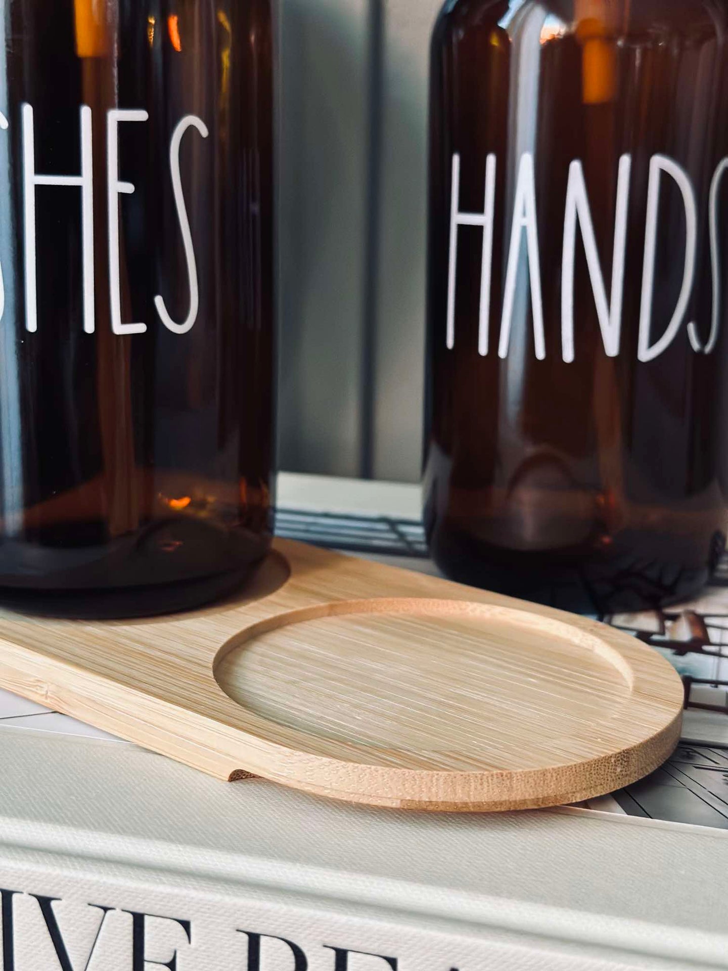 Tvålpump 2 st. med bricka - Brun