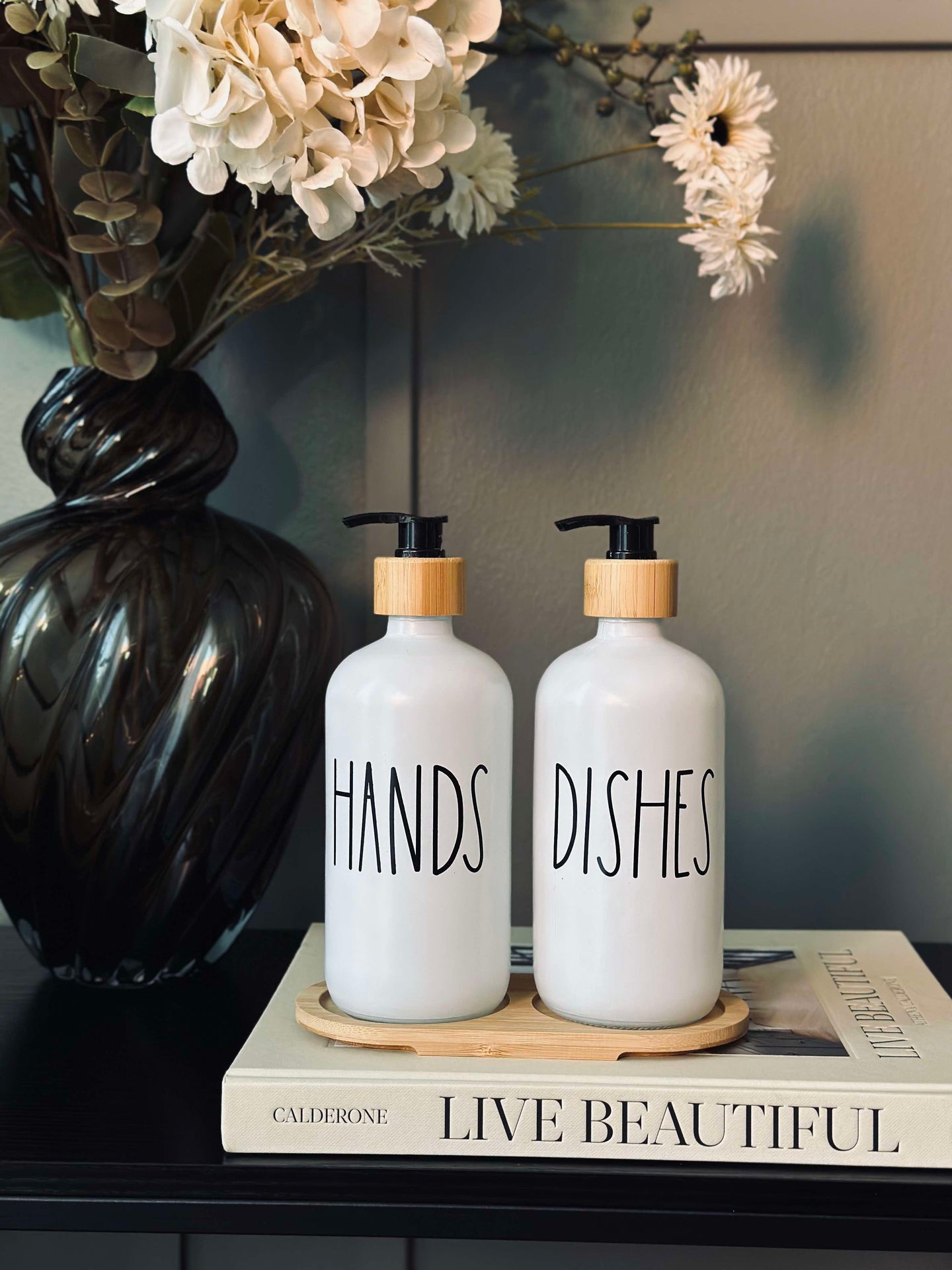 Tvålpump 2 st. med bricka - Vit