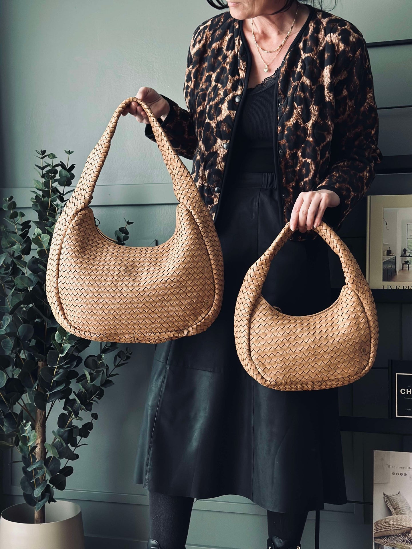 Elegant handflätad axelväska - Sand stor