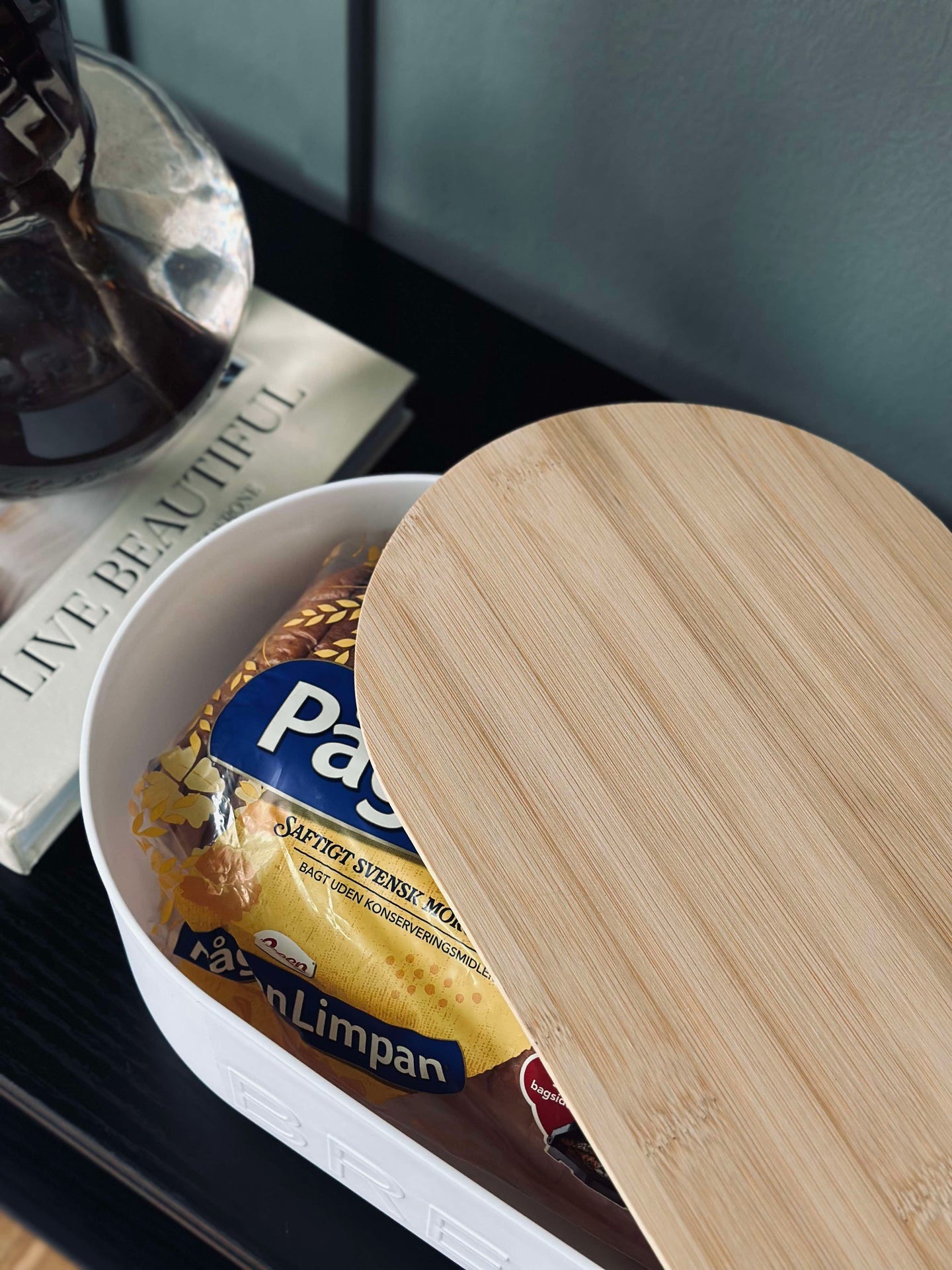 Brödlåda med bambulock - Vit