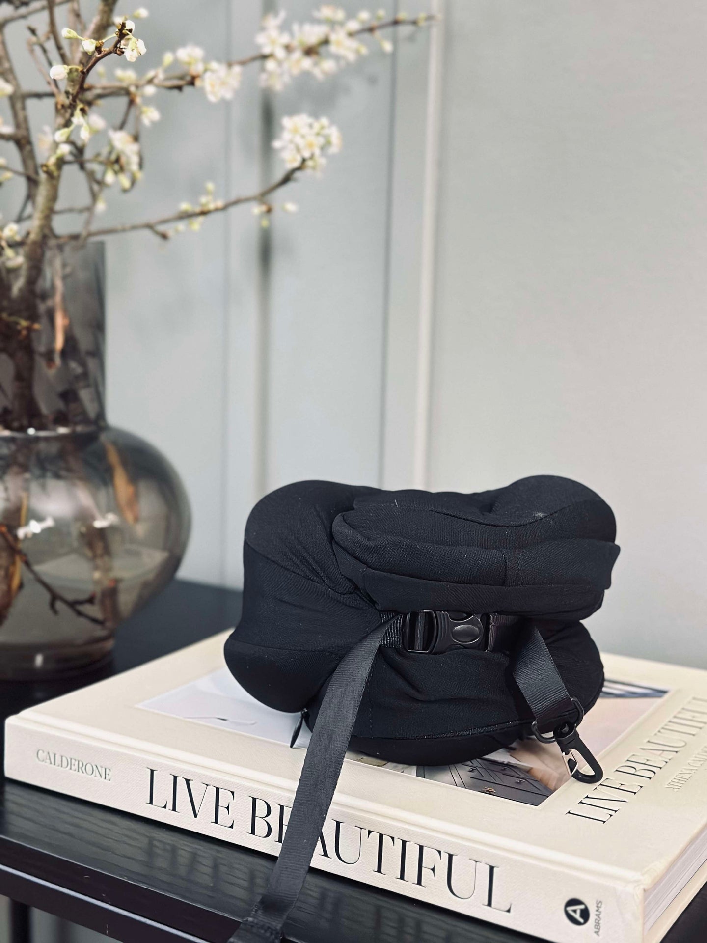 Nackkudde med memoryskum och huva